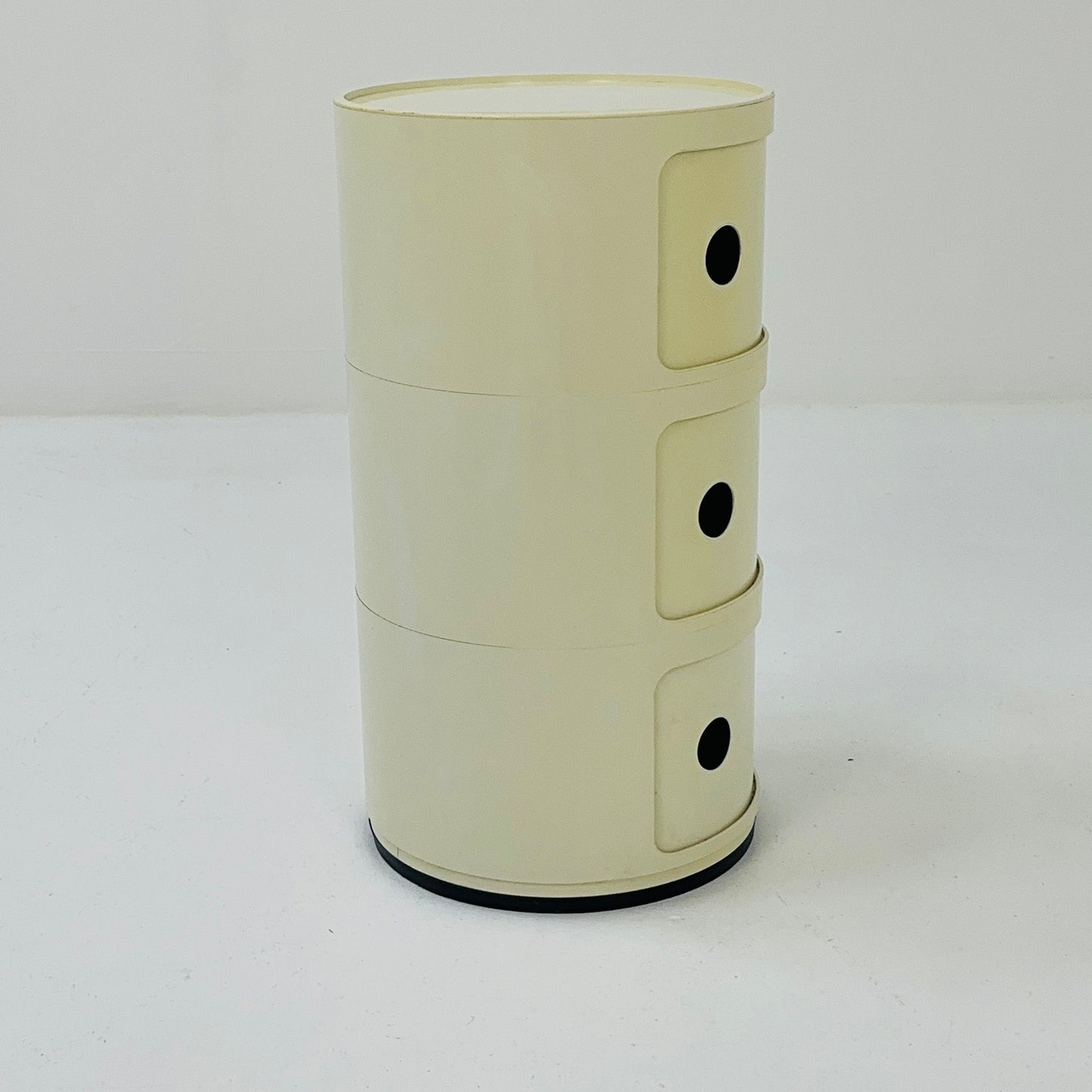 Space age 3 tier Componibili Classic round modular storage unit designed by Anna Castelli Ferrieri for Kartell in 1970s