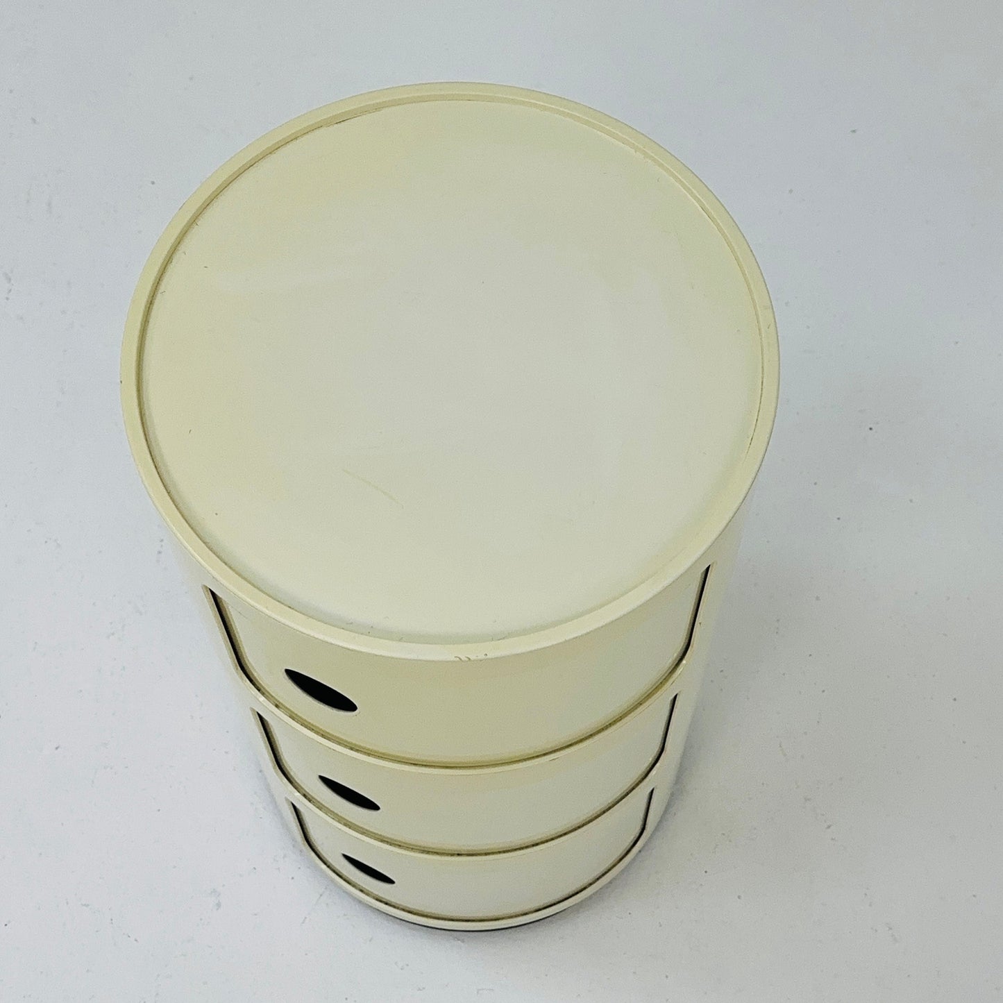 Space age 3 tier Componibili Classic round modular storage unit designed by Anna Castelli Ferrieri for Kartell in 1970s