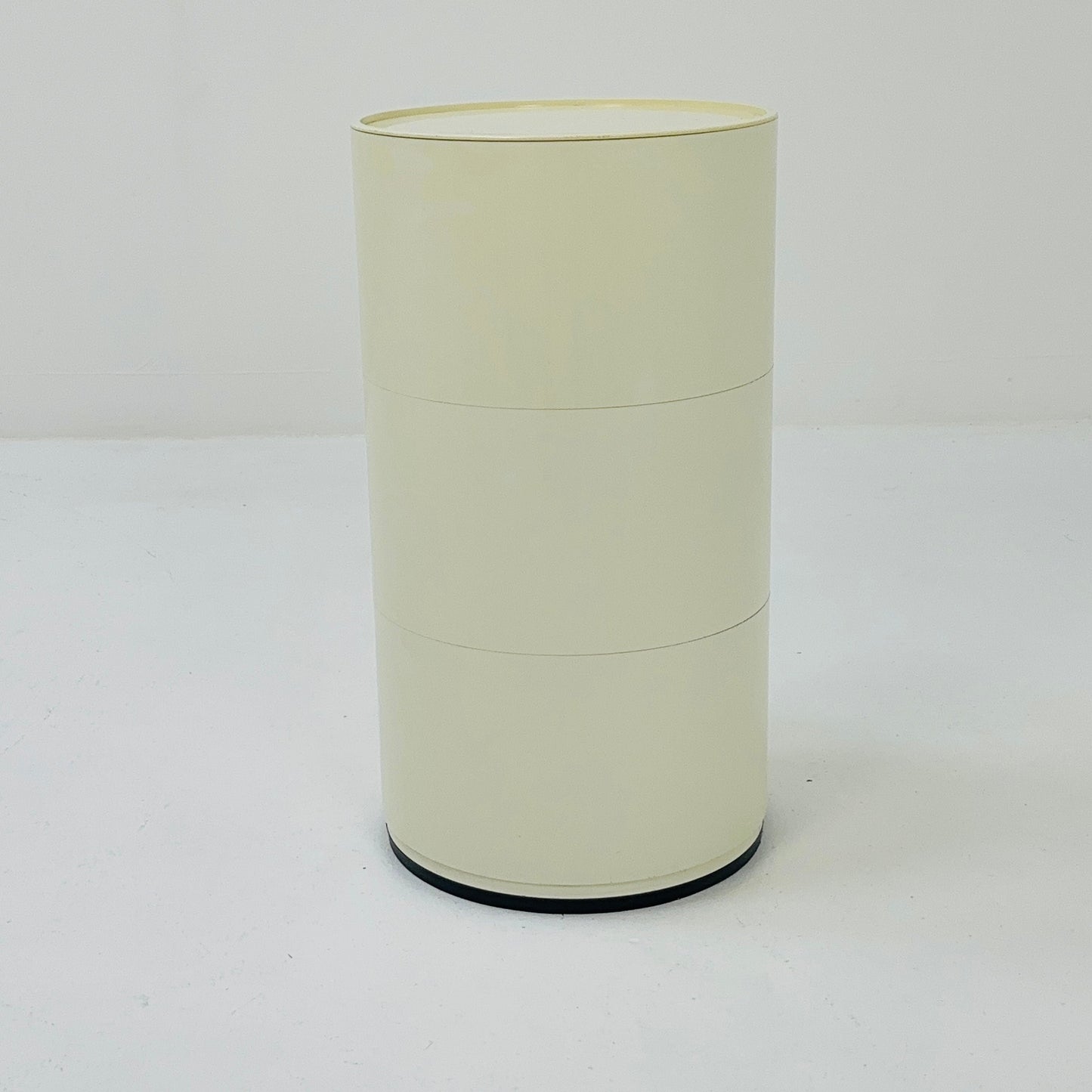 Space age 3 tier Componibili Classic round modular storage unit designed by Anna Castelli Ferrieri for Kartell in 1970s