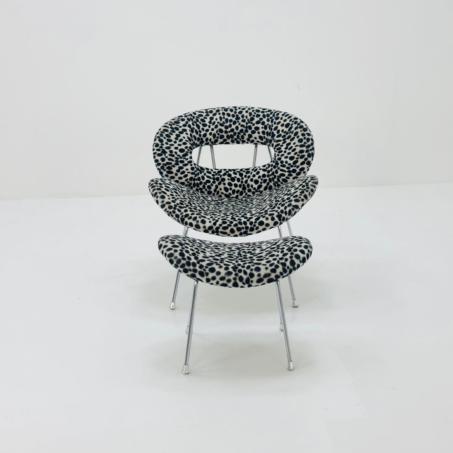 Pop art design armchair - footstool set with Leopard pattern in Pierre Paulin style from Kare design 1980s