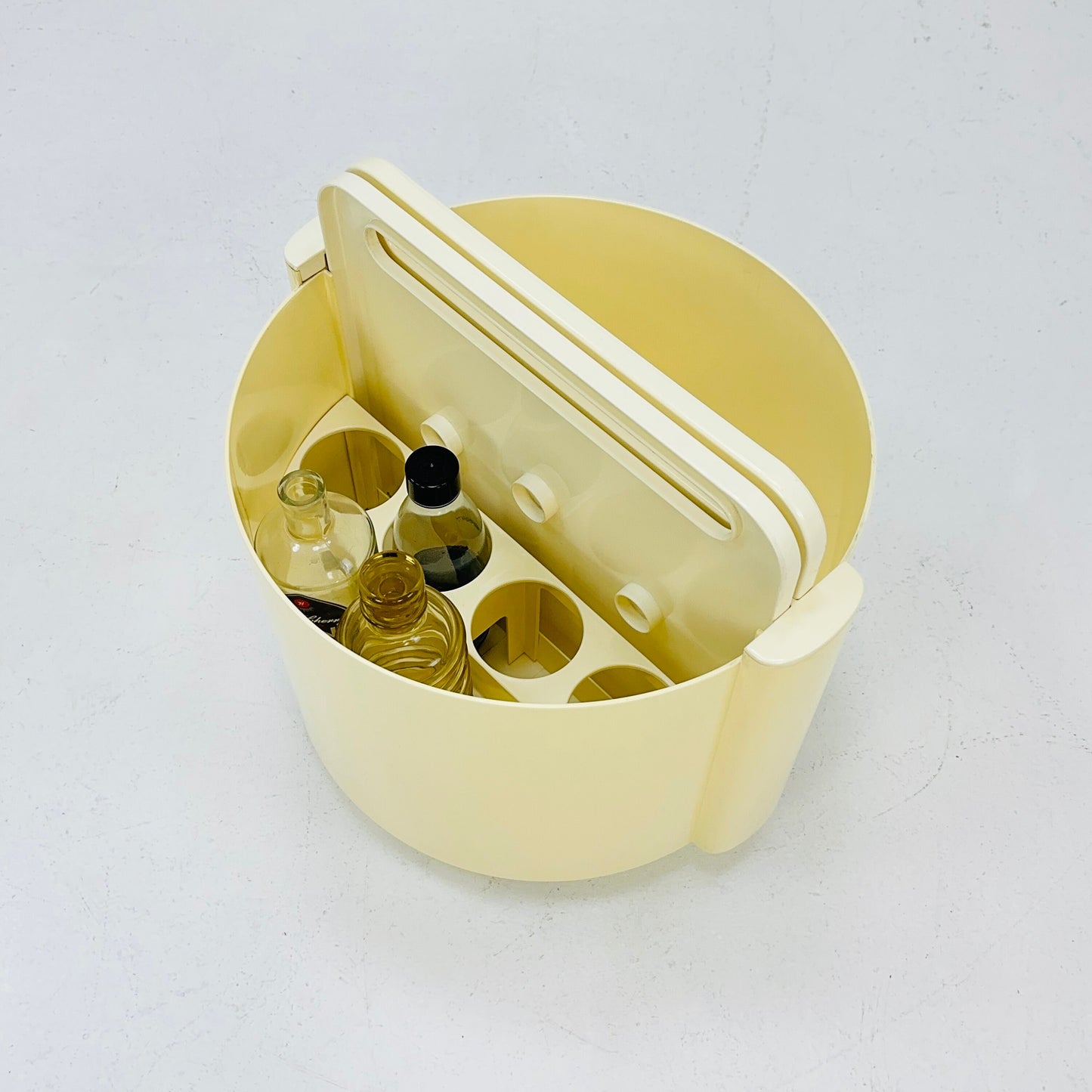 Space Age Off-White plastic Mobile Bar Serving Trolley Livia Castelli for Fain Italy 70s
