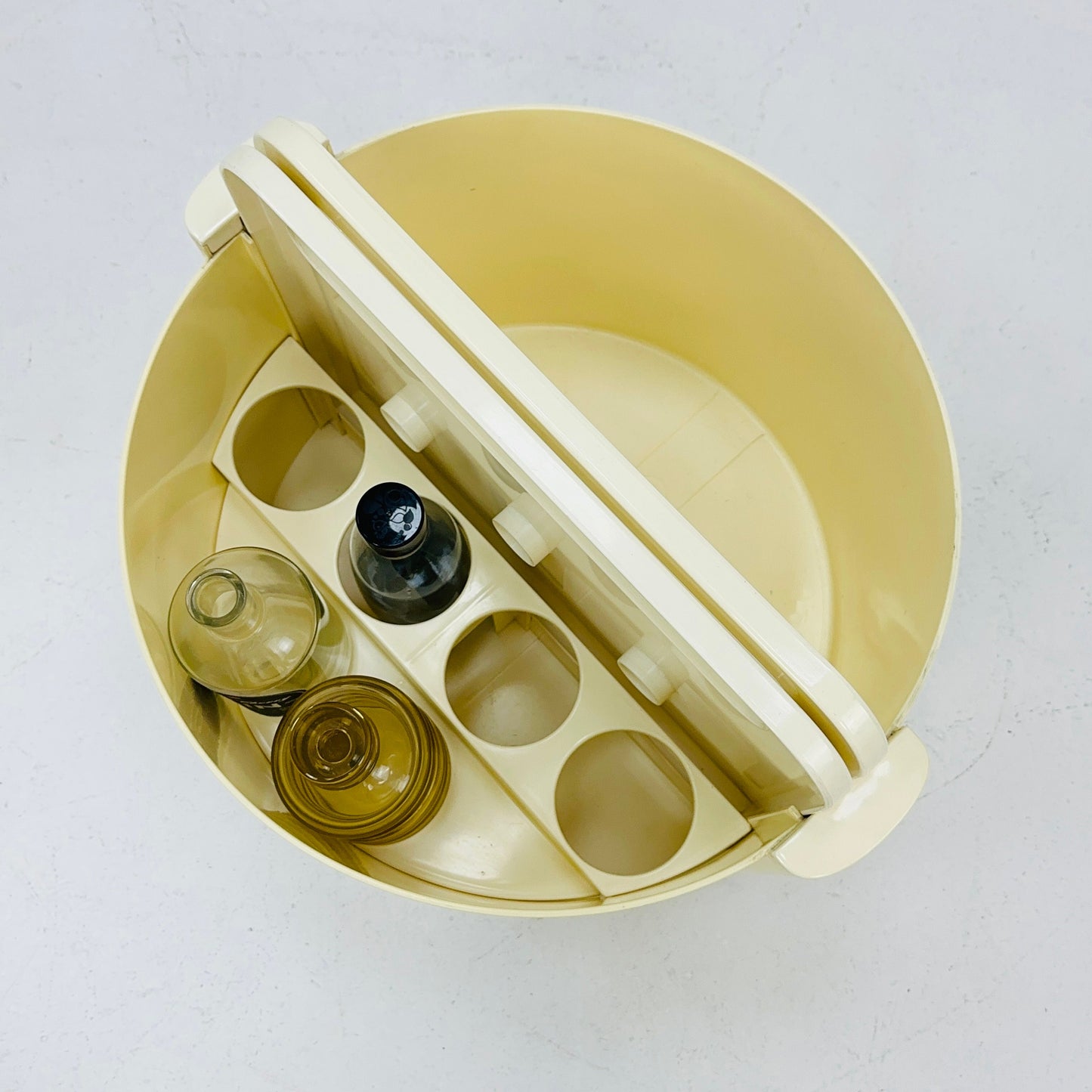 Space Age Off-White plastic Mobile Bar Serving Trolley Livia Castelli for Fain Italy 70s