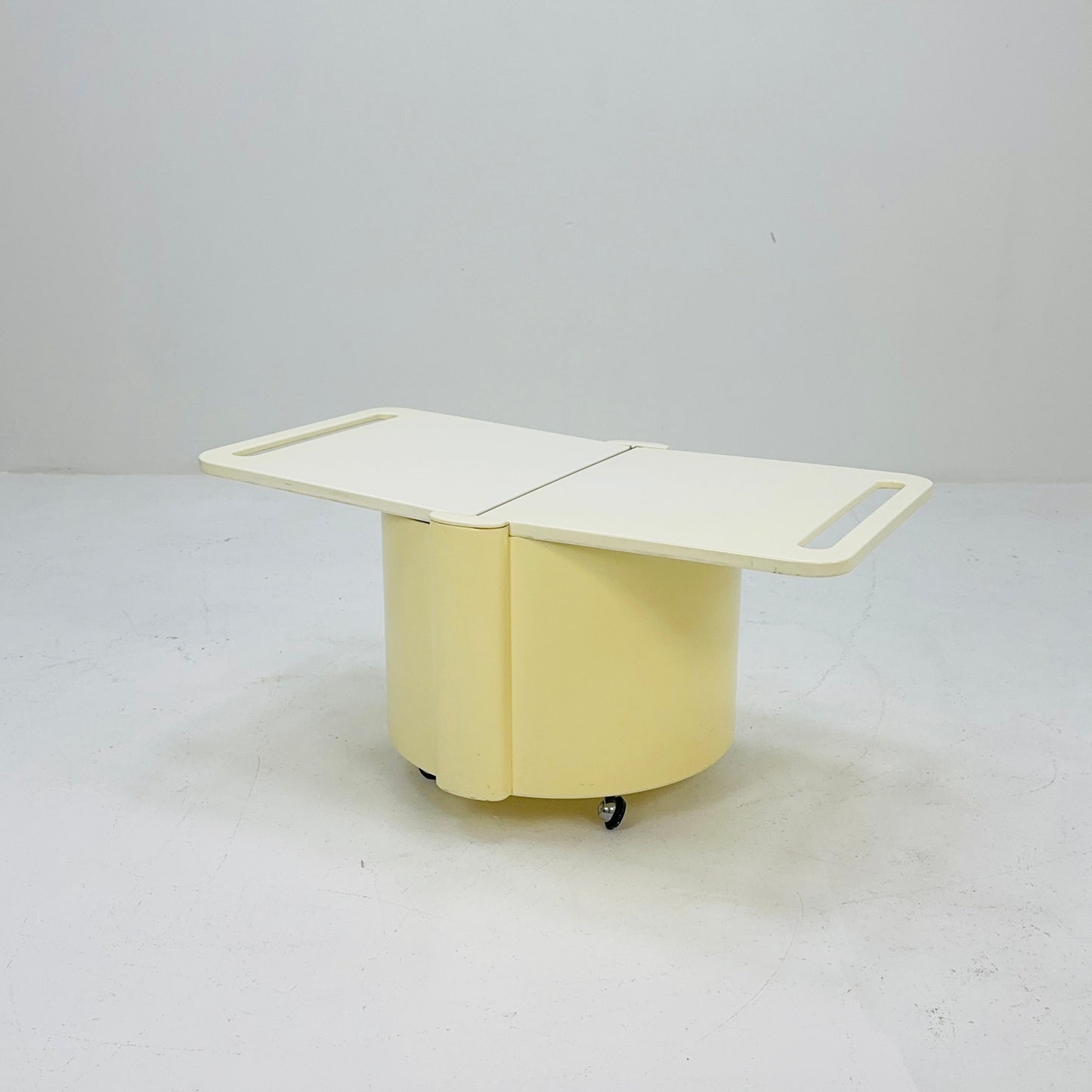 Space Age Off-White plastic Mobile Bar Serving Trolley Livia Castelli for Fain Italy 70s