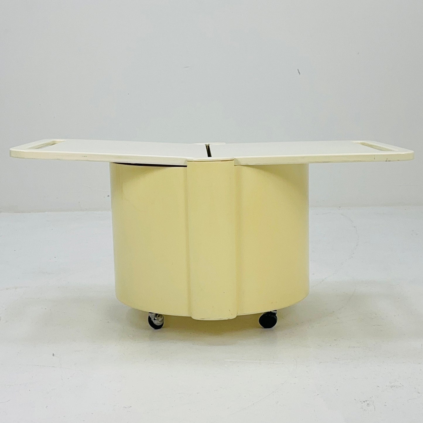 Space Age Off-White plastic Mobile Bar Serving Trolley Livia Castelli for Fain Italy 70s