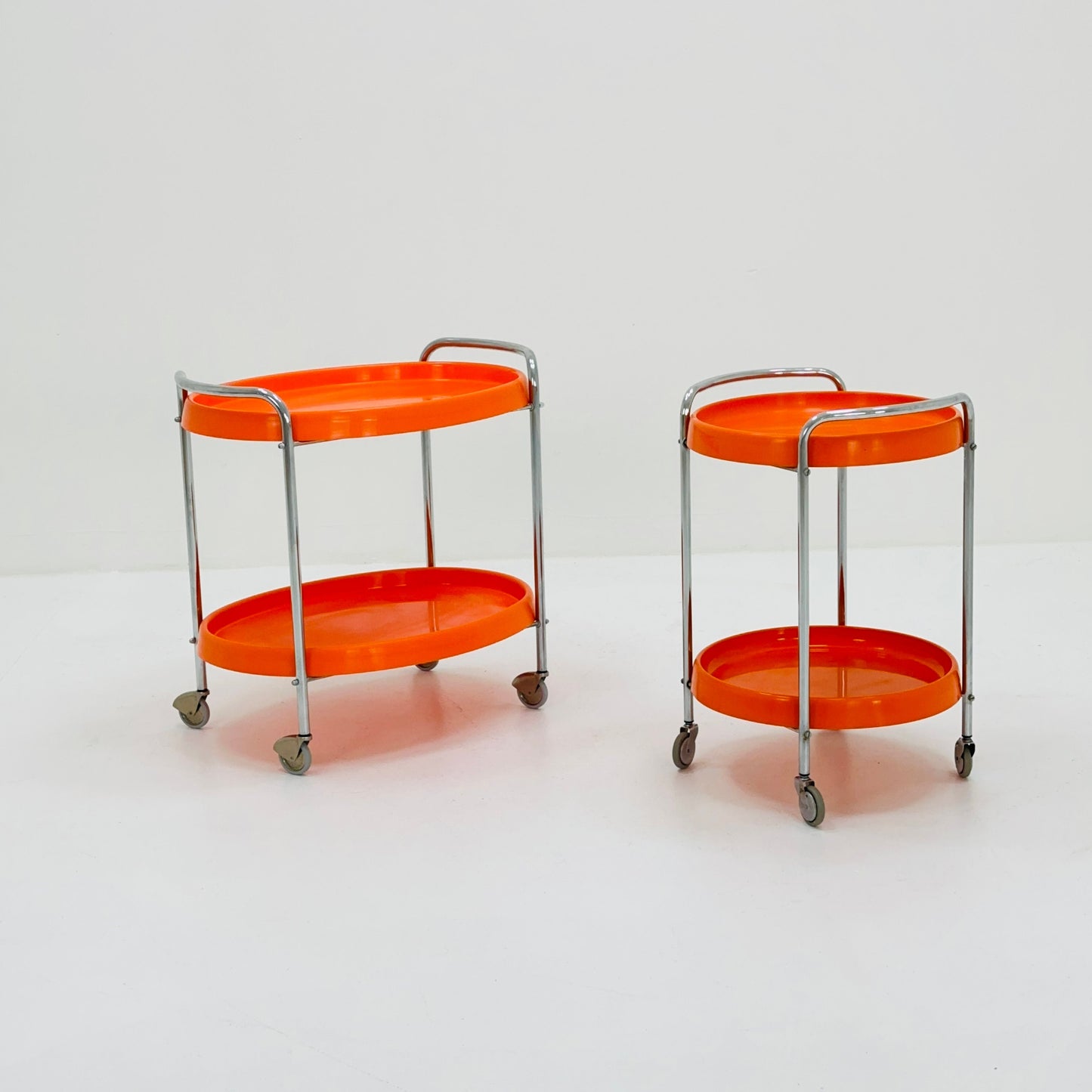 Space Age oval Vintage Orange Plastic Chromed Bar Cart/trolley 1970s, Italy