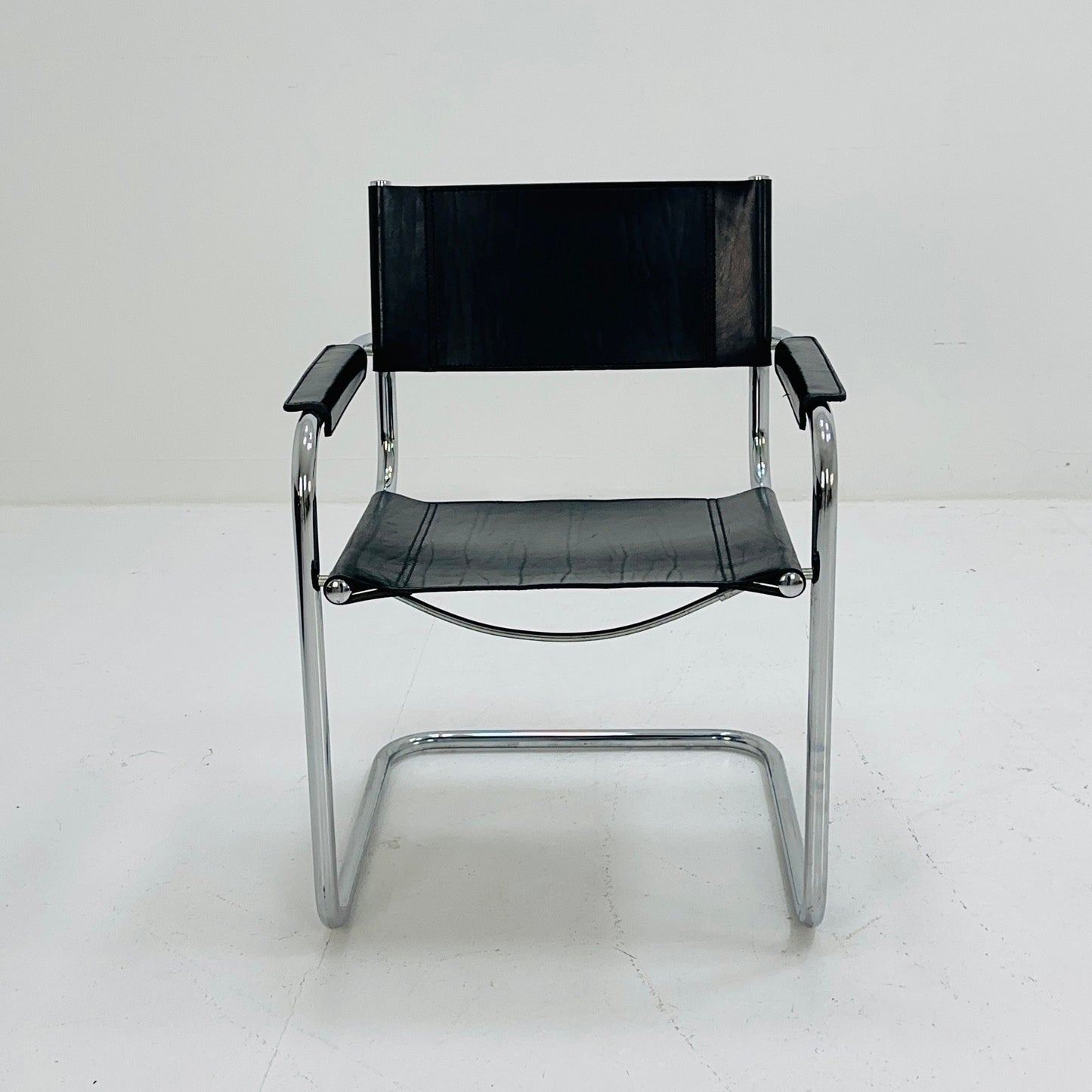 Mid Century iconic Mart Stam S34 armchair / Bauhaus chrome tube steel and leather / 80s vintage cantilever chair s43