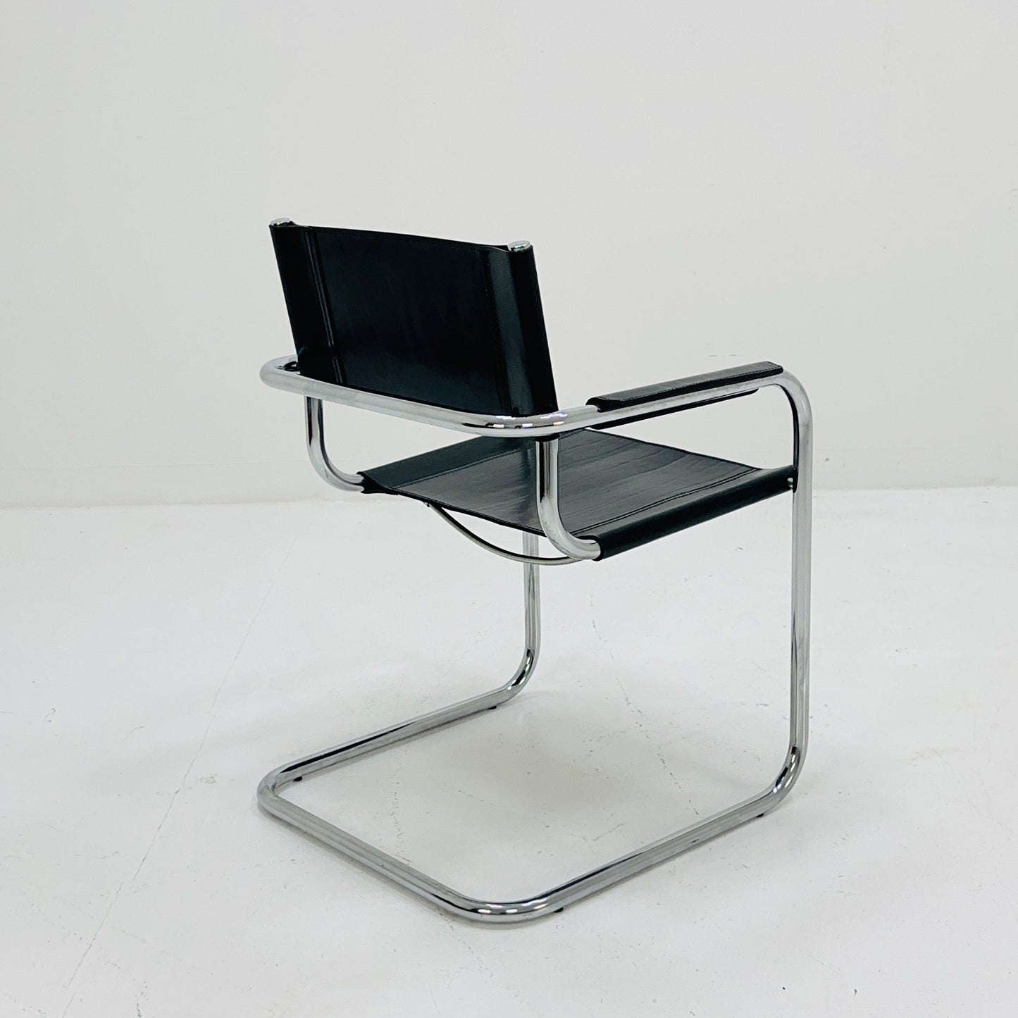 Mid Century iconic Mart Stam S34 armchair / Bauhaus chrome tube steel and leather / 80s vintage cantilever chair s43