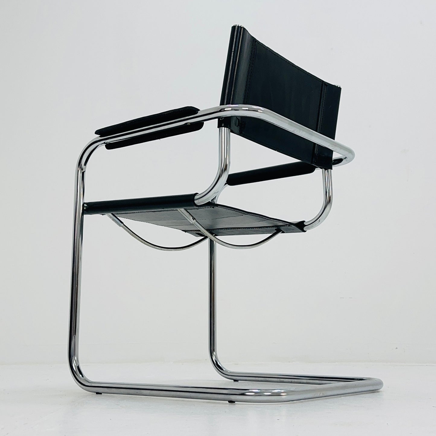 Mid Century iconic Mart Stam S34 armchair / Bauhaus chrome tube steel and leather / 80s vintage cantilever chair s43