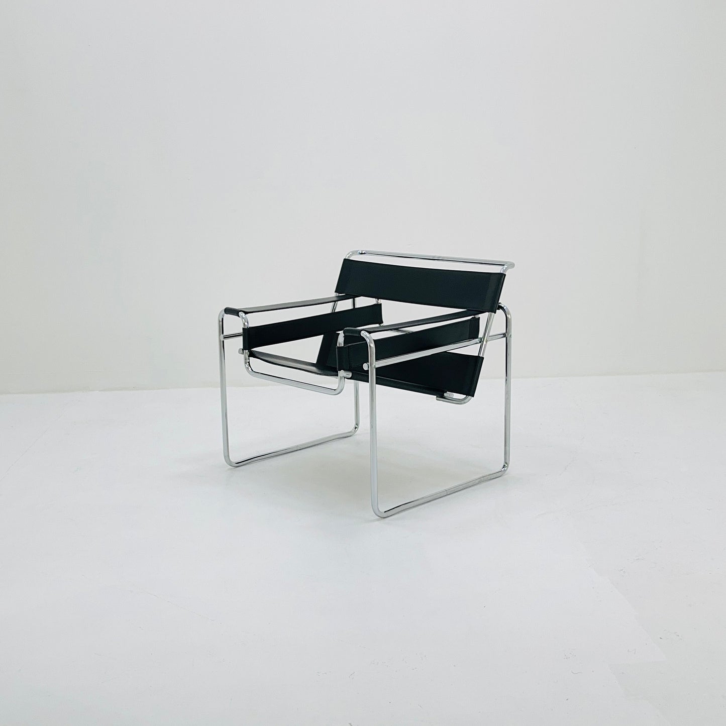 Mid century Bauhaus Marcel Breuer Wassily black leather B3 Chair 1980s by Knoll