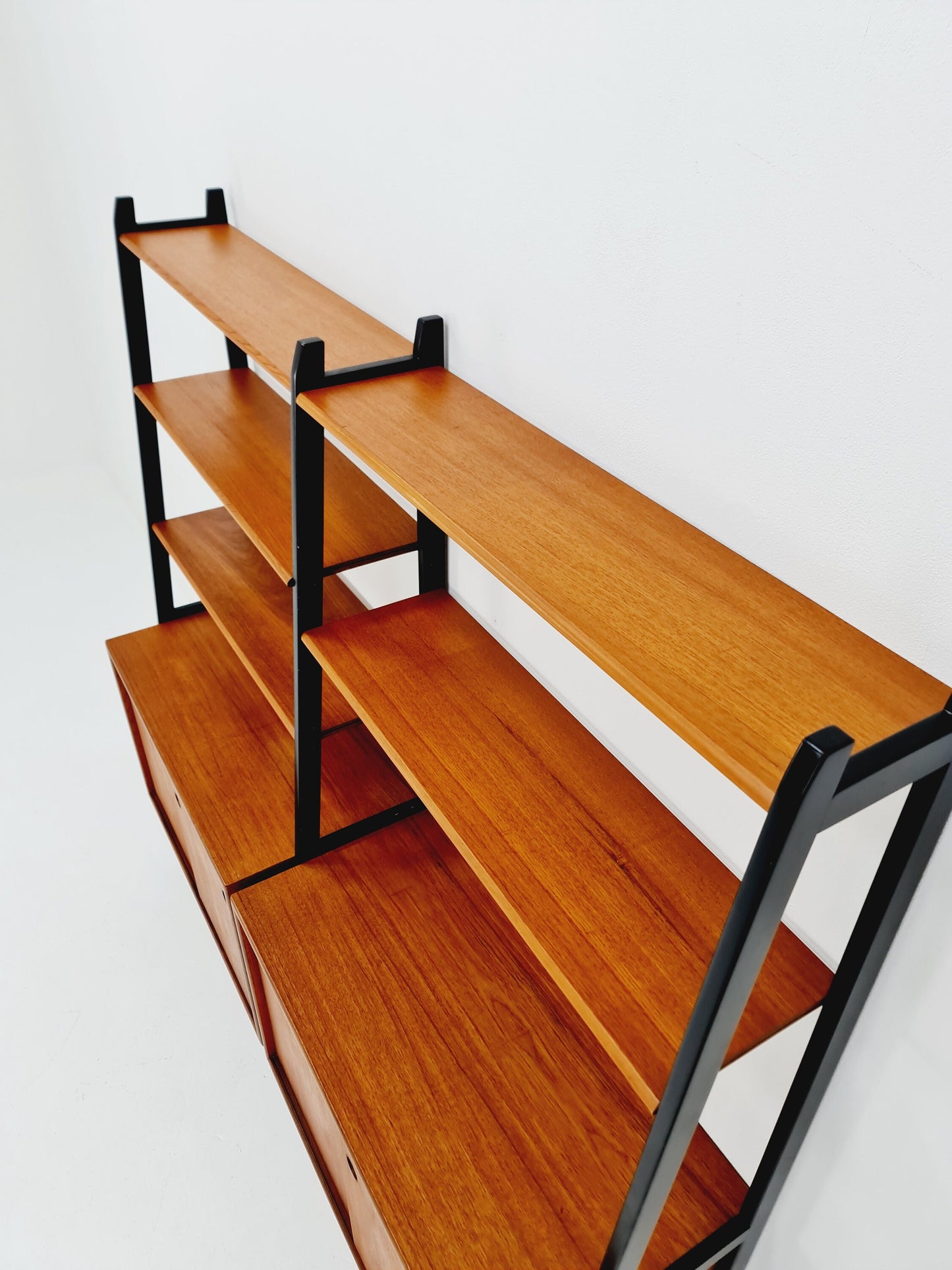 Danish freestanding Midcentury vintage bookshelf system / bookcase teak by Bengt Ruda, 1960s