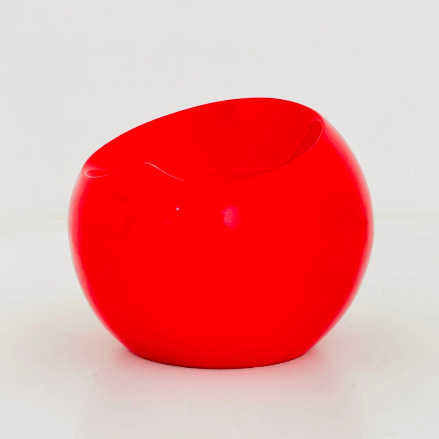Space Age red ’ ball’ chair by Finn Stone, 1970s