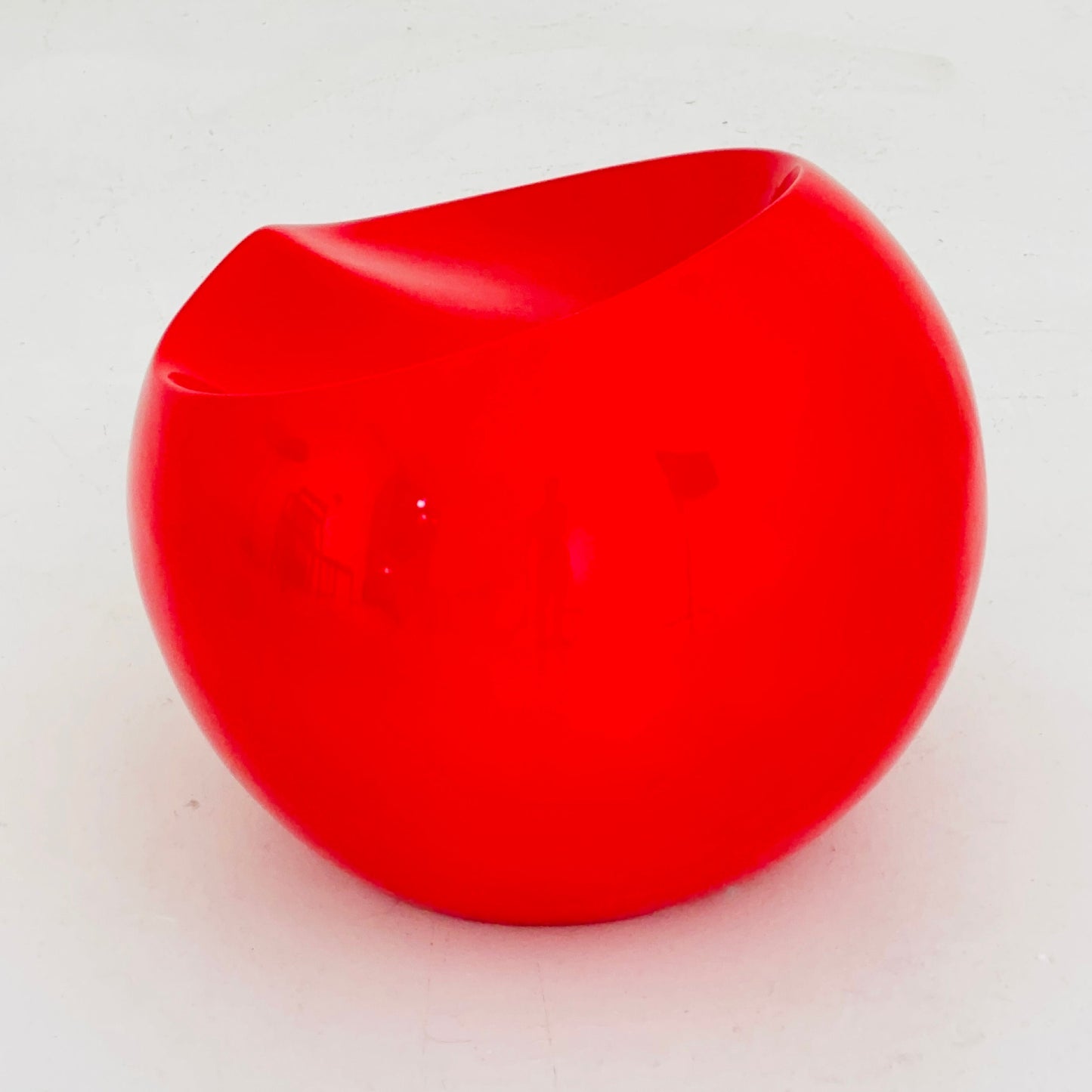 Space Age red ’ ball’ chair by Finn Stone, 1970s