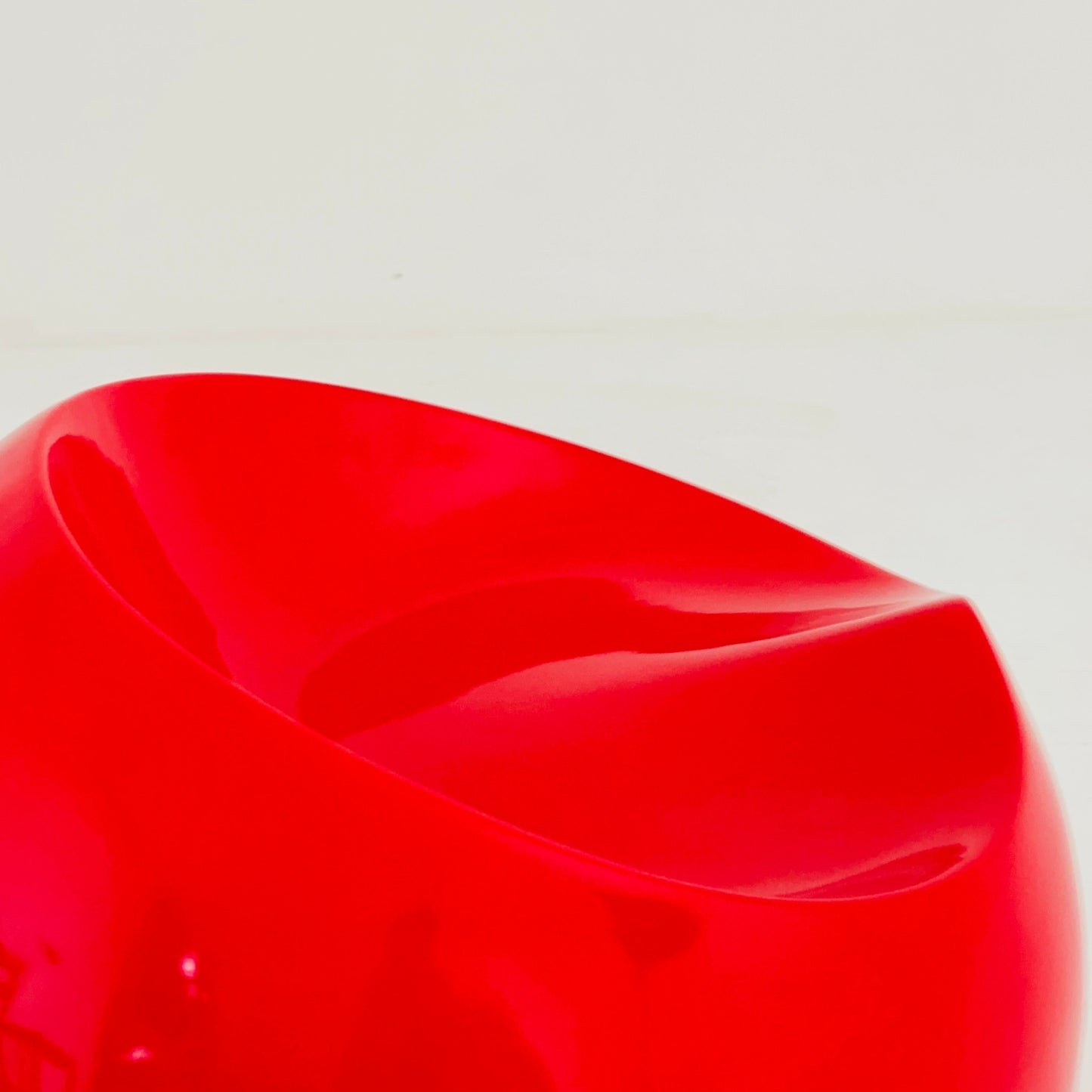 Space Age red ’ ball’ chair by Finn Stone, 1970s