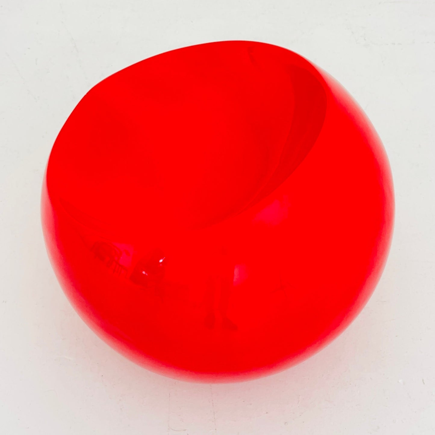 Space Age red ’ ball’ chair by Finn Stone, 1970s