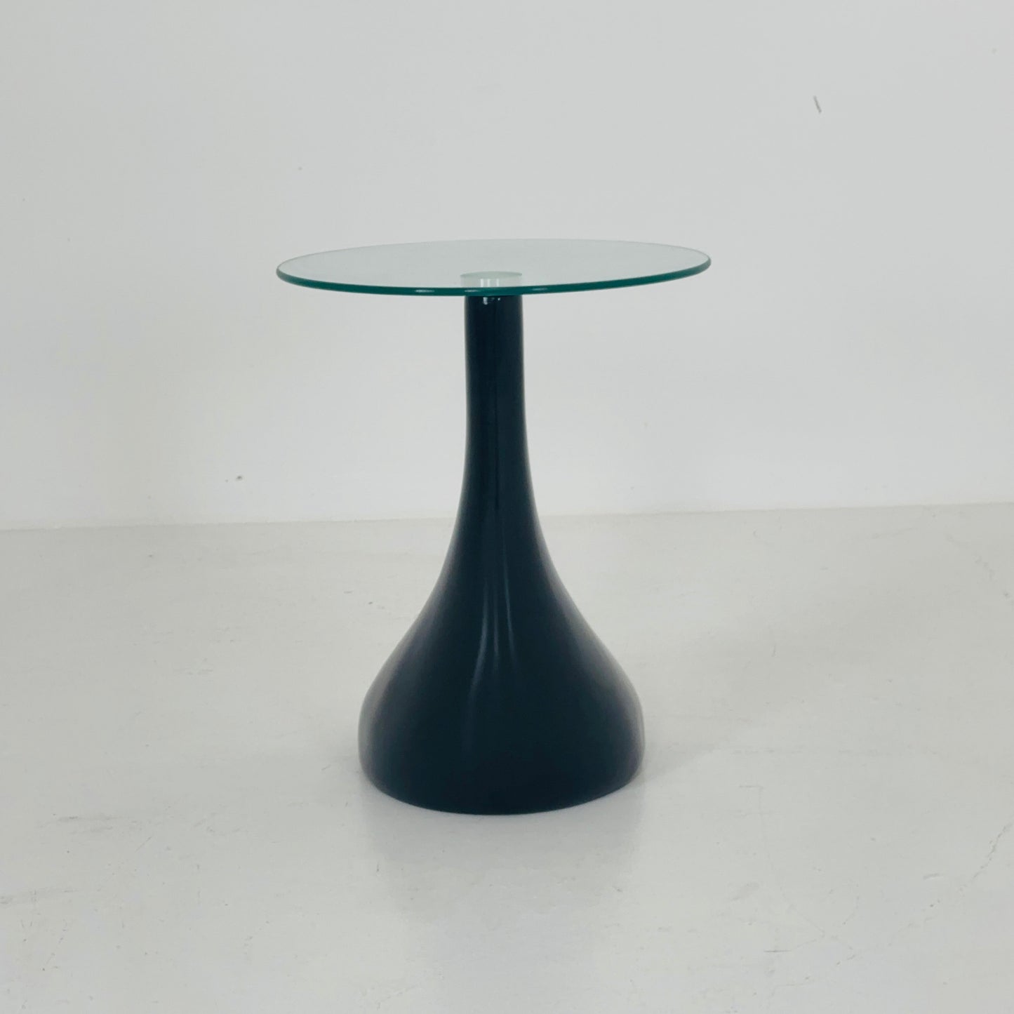 Mid-Century Style Side Table - Pop Art Style Bedside Table, black and Glass