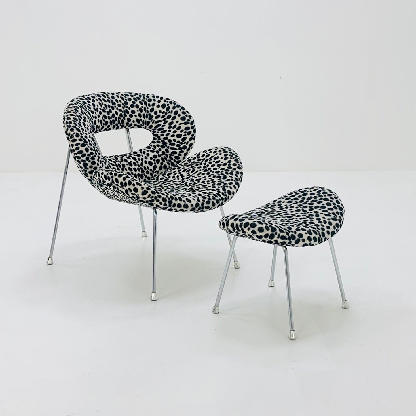 Pop art design armchair - footstool set with Leopard pattern in Pierre Paulin style from Kare design 1980s