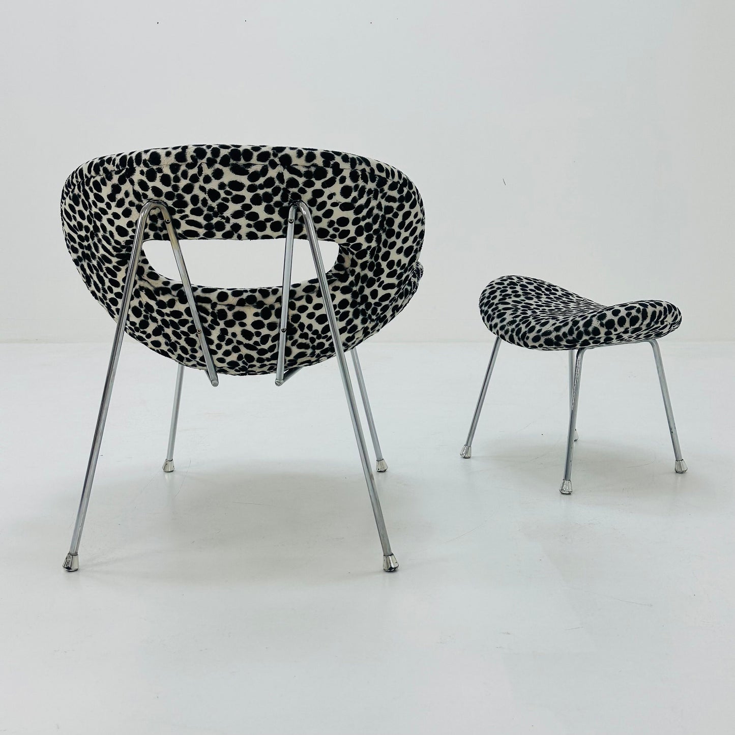 Pop art design armchair - footstool set with Leopard pattern in Pierre Paulin style from Kare design 1980s