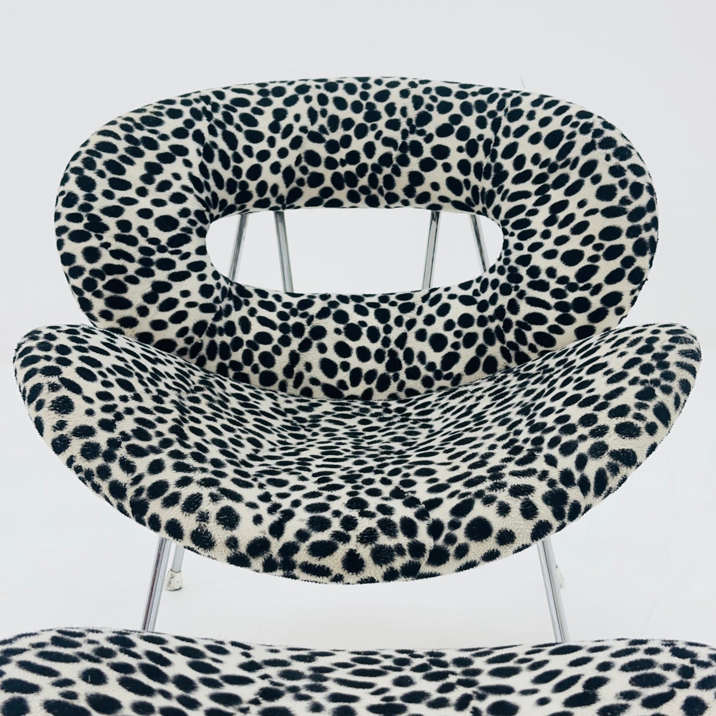 Pop art design armchair - footstool set with Leopard pattern in Pierre Paulin style from Kare design 1980s