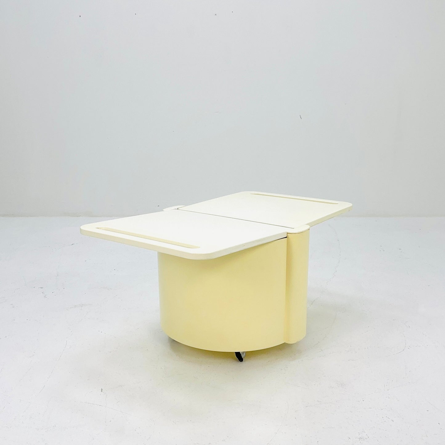 Space Age Off-White plastic Mobile Bar Serving Trolley Livia Castelli for Fain Italy 70s