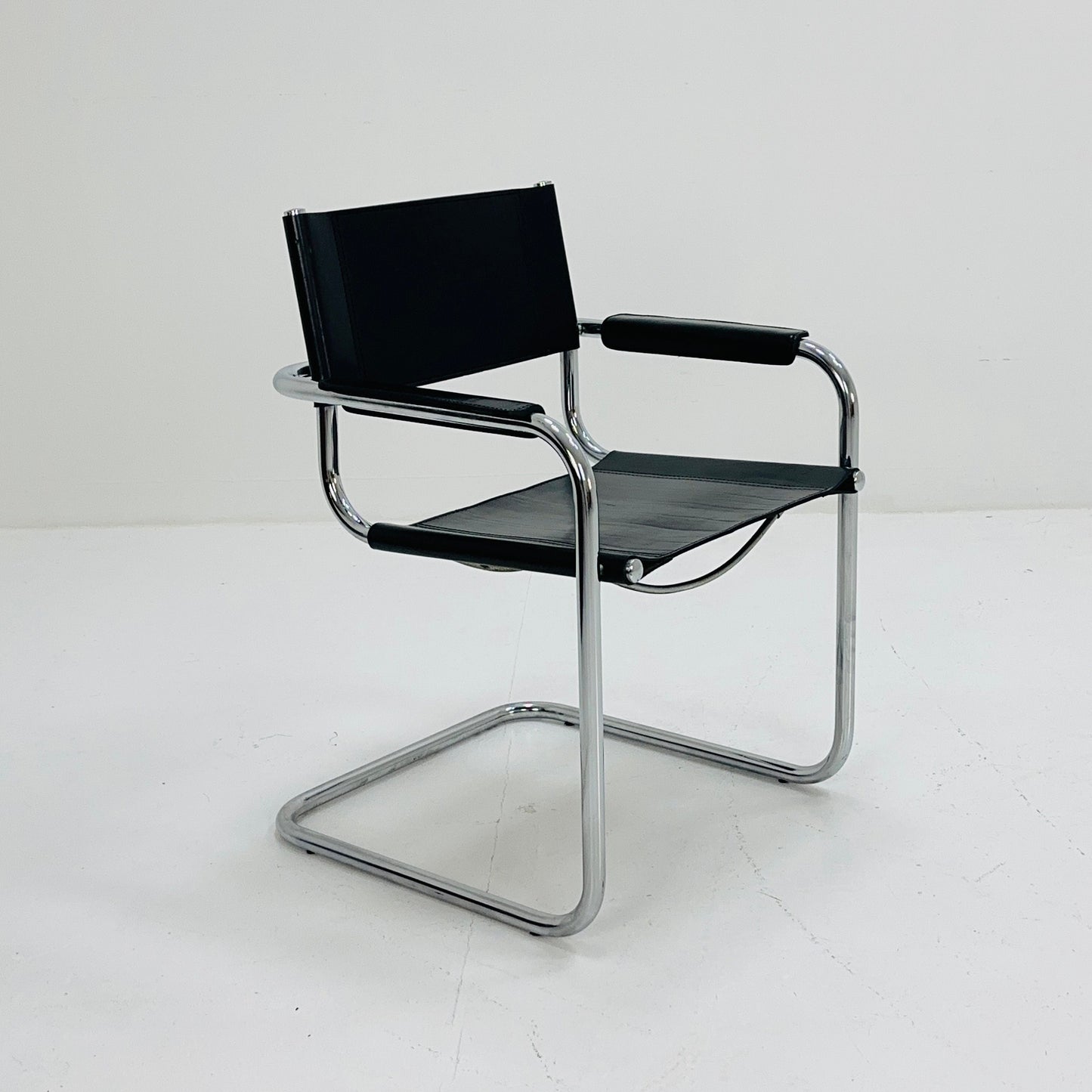Mid Century iconic Mart Stam S34 armchair / Bauhaus chrome tube steel and leather / 80s vintage cantilever chair s43