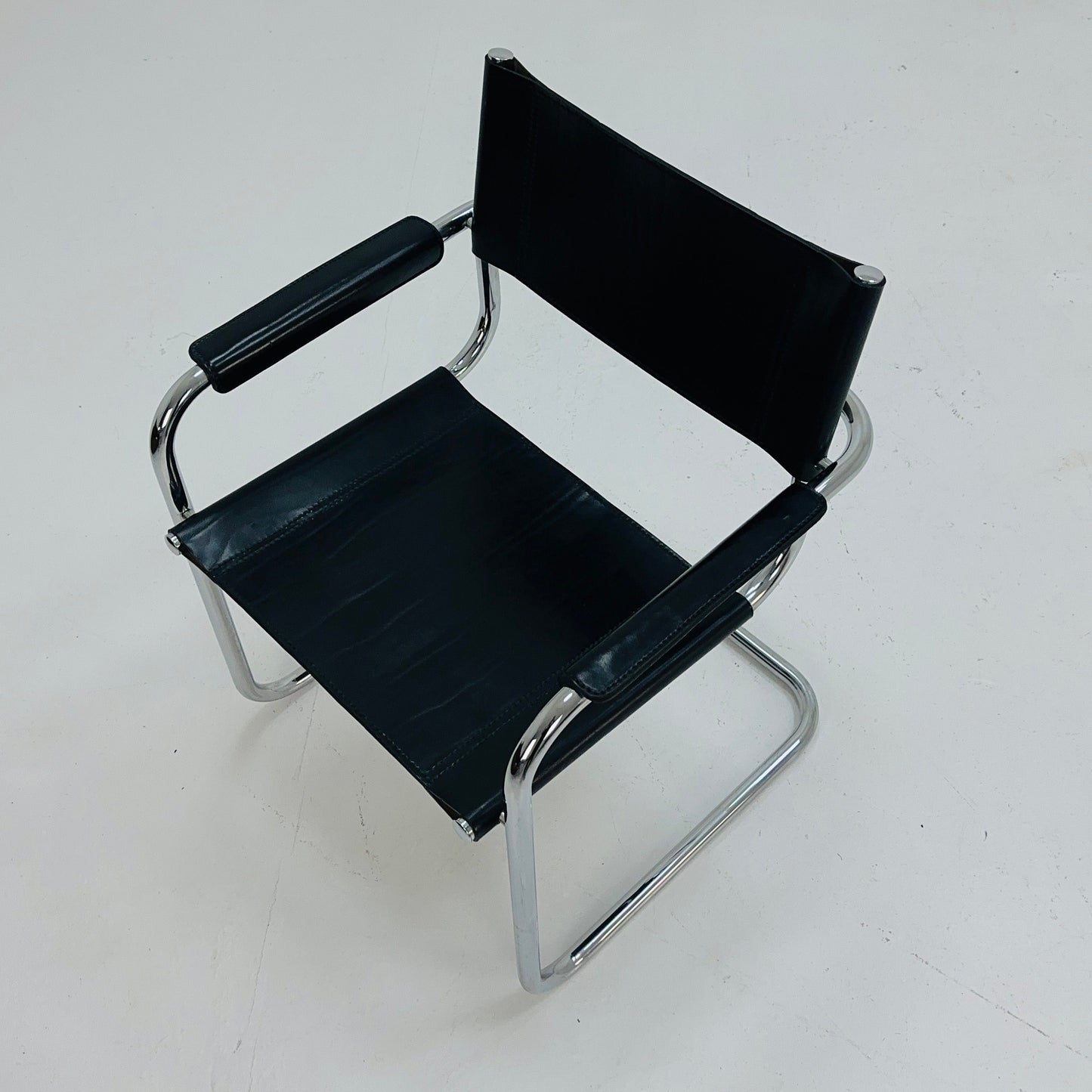 Mid Century iconic Mart Stam S34 armchair / Bauhaus chrome tube steel and leather / 80s vintage cantilever chair s43