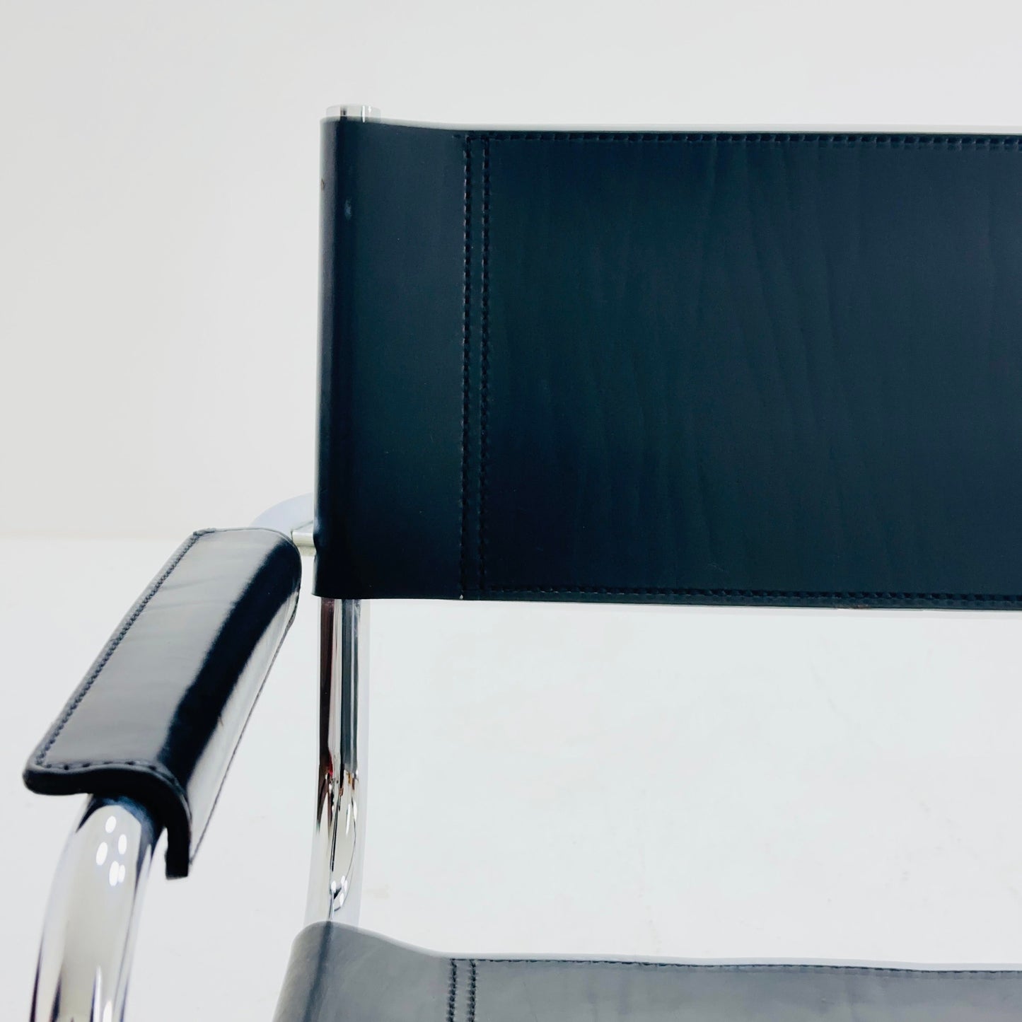 Mid Century iconic Mart Stam S34 armchair / Bauhaus chrome tube steel and leather / 80s vintage cantilever chair s43