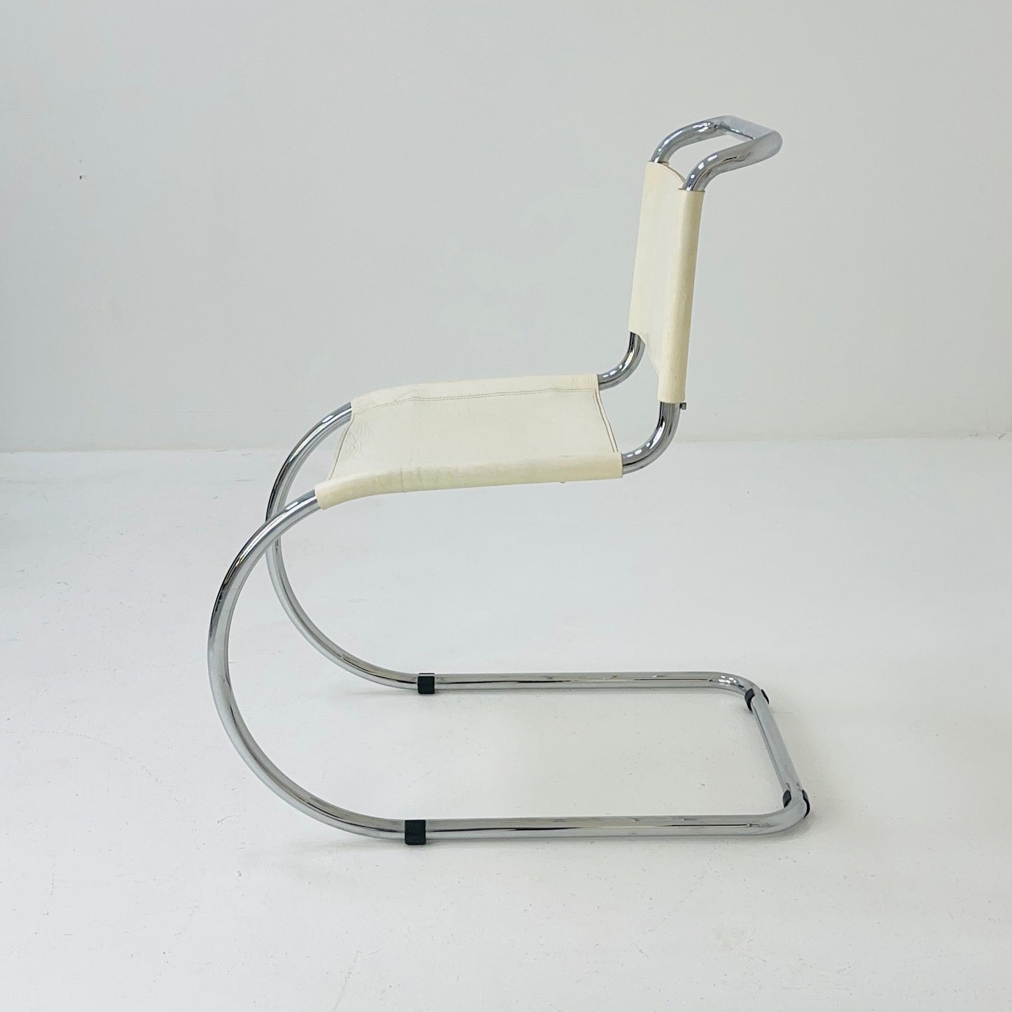 MR10 lounge white leather chair design by Ludwig Mies van der Rohe , 1980s