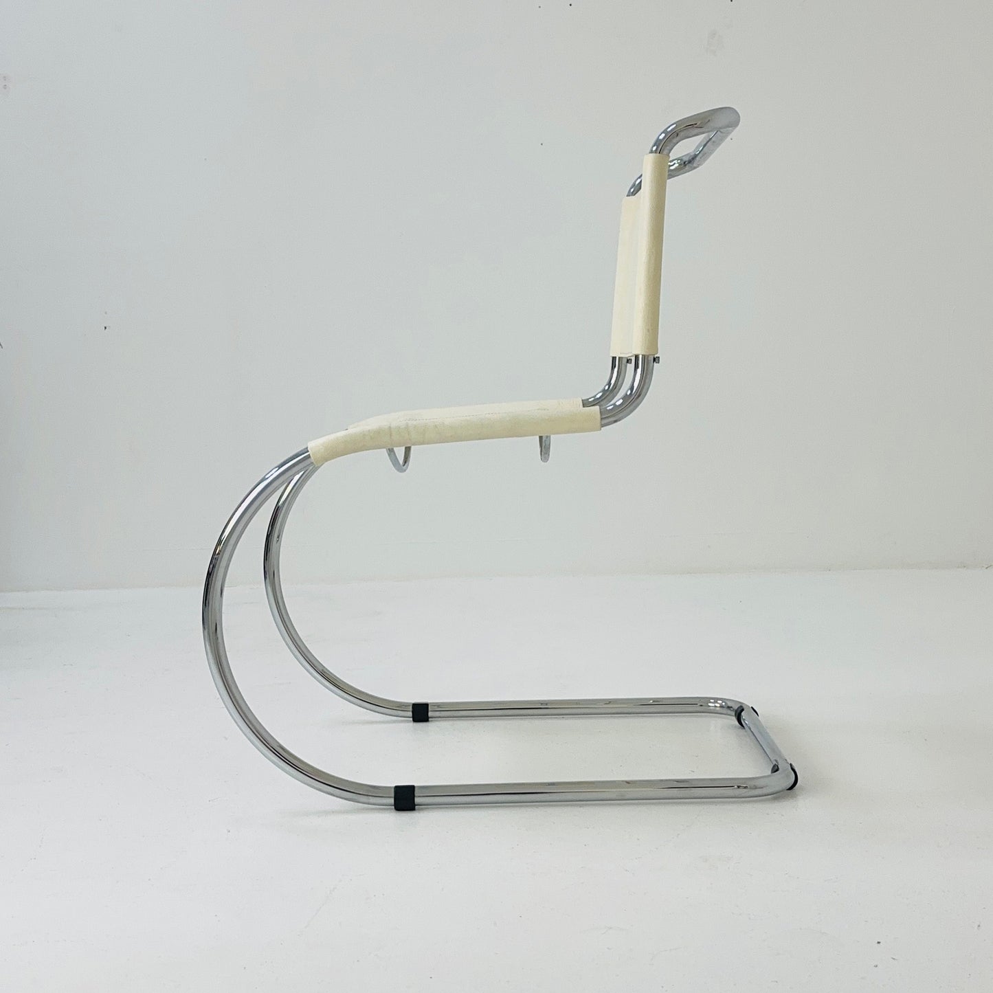 MR10 lounge white leather chair design by Ludwig Mies van der Rohe , 1980s