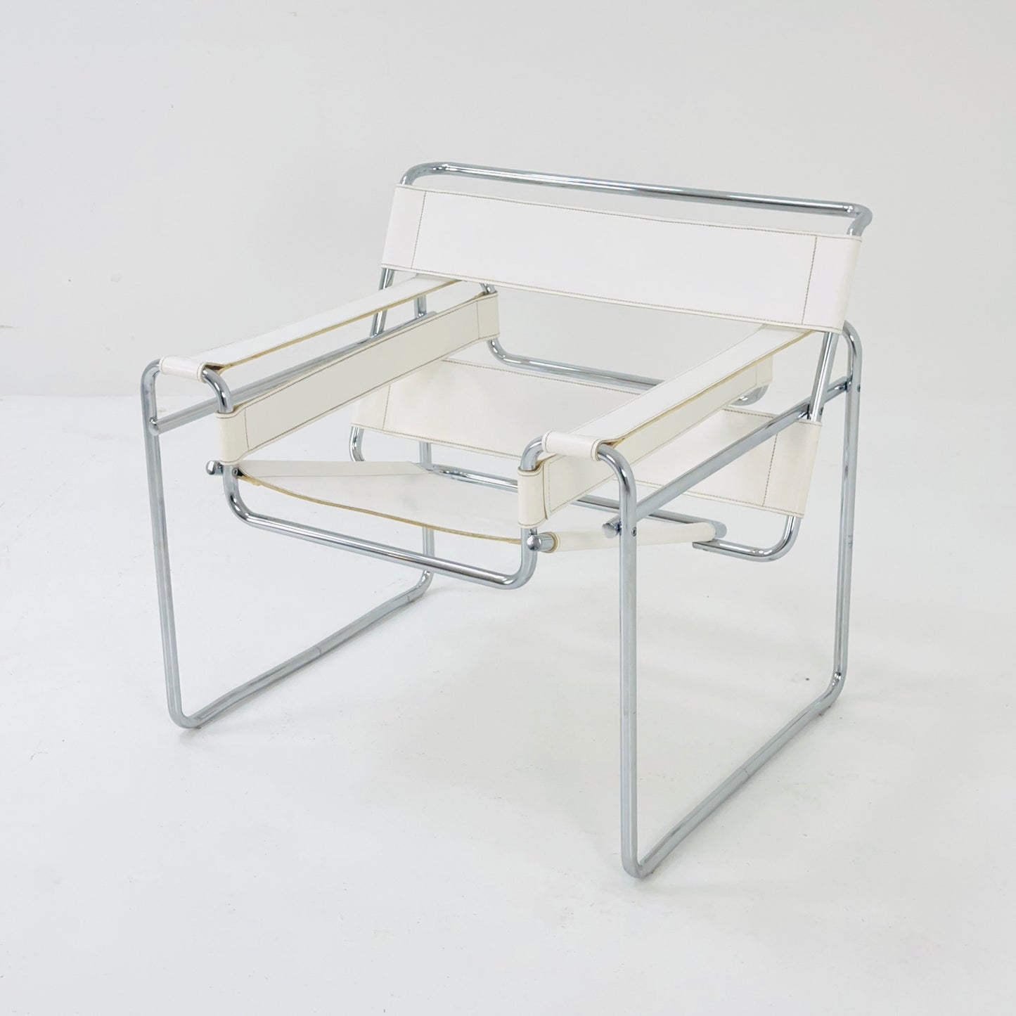 Mid century B3 Wassily white lounge Chair by Marcel Breuer for Gavina, 1980s