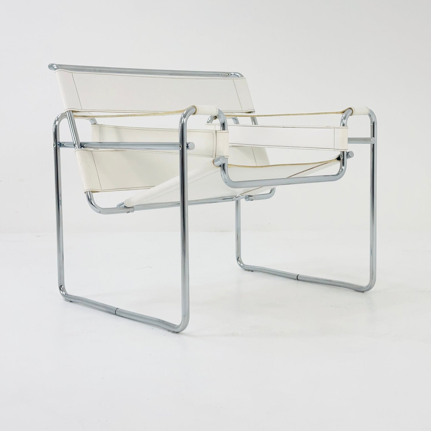 Mid century B3 Wassily white lounge Chair by Marcel Breuer for Gavina, 1980s