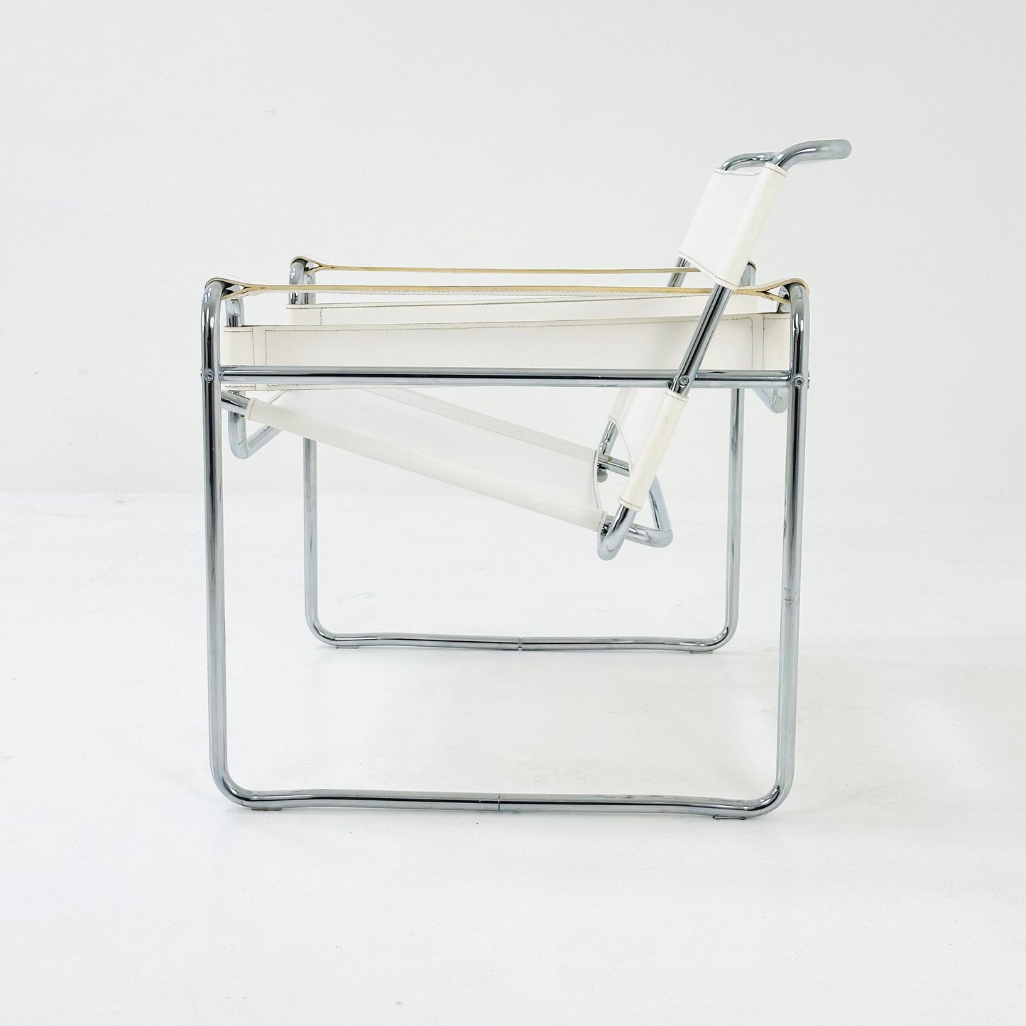 Mid century B3 Wassily white lounge Chair by Marcel Breuer for Gavina, 1980s