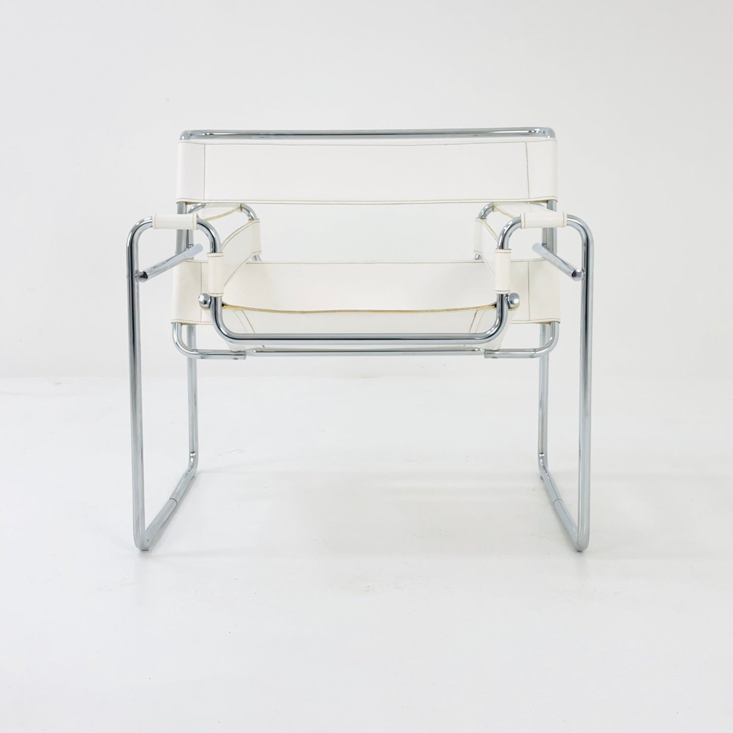 Mid century B3 Wassily white lounge Chair by Marcel Breuer for Gavina, 1980s