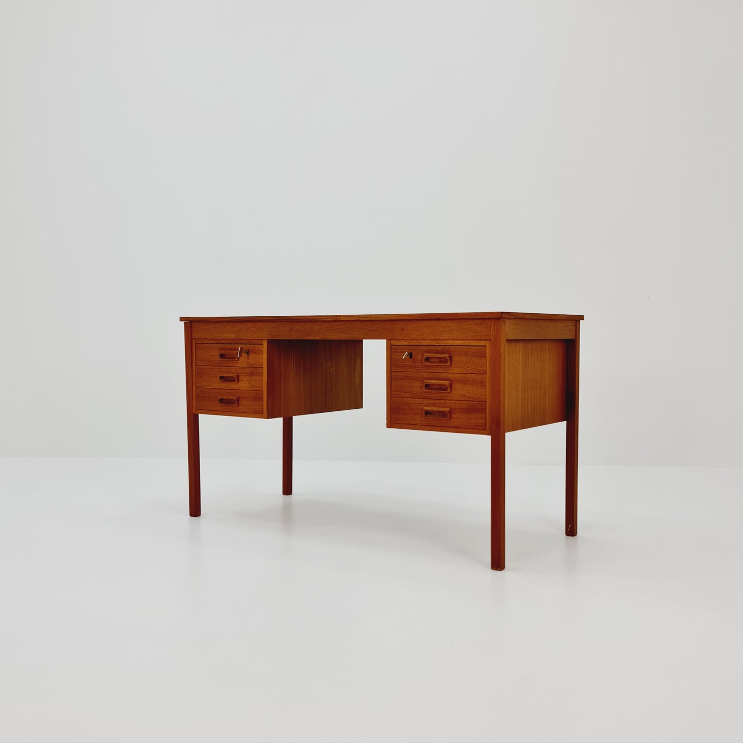 Midcentury danish Scandinavian Desk in teak, 1960s