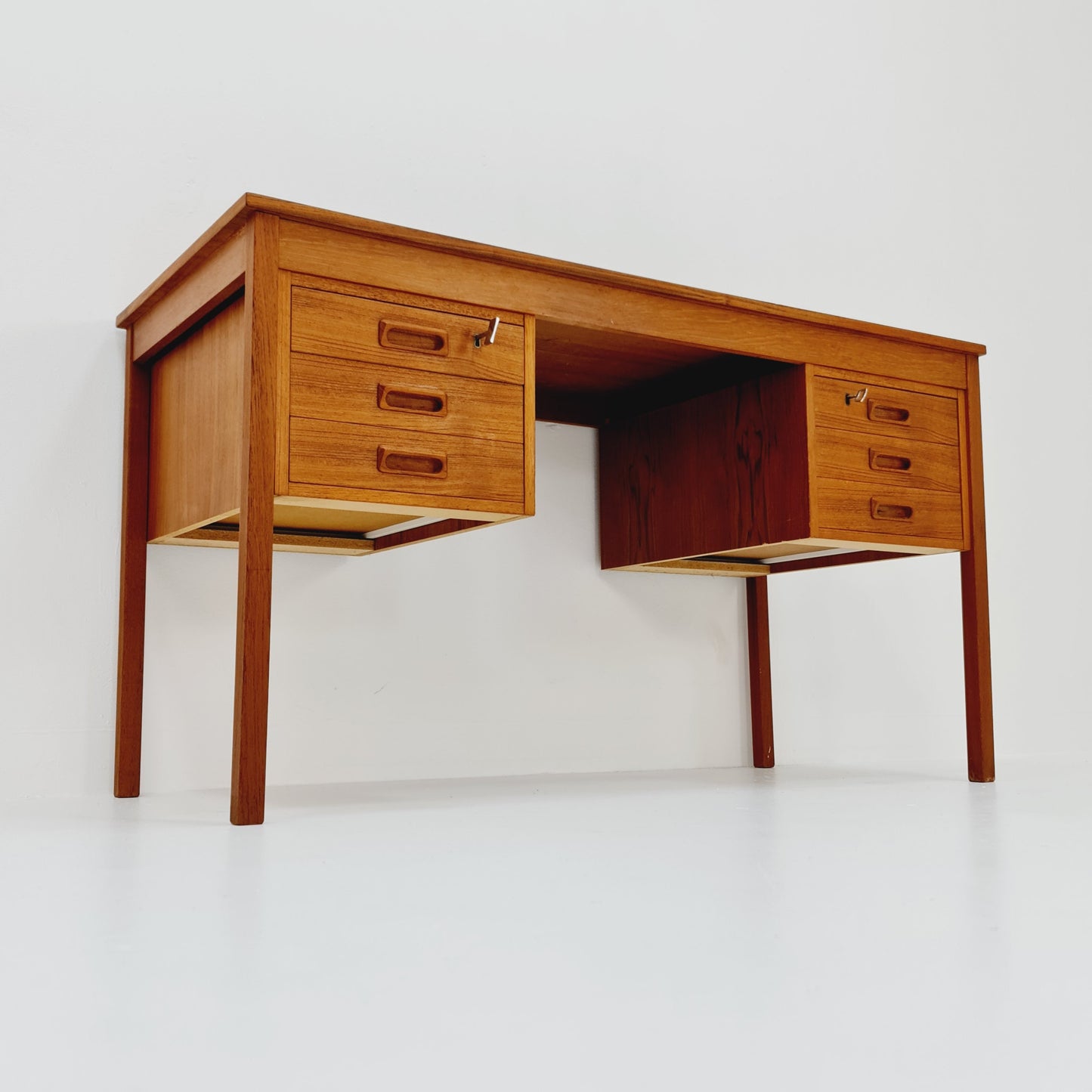 Midcentury danish Scandinavian Desk in teak, 1960s
