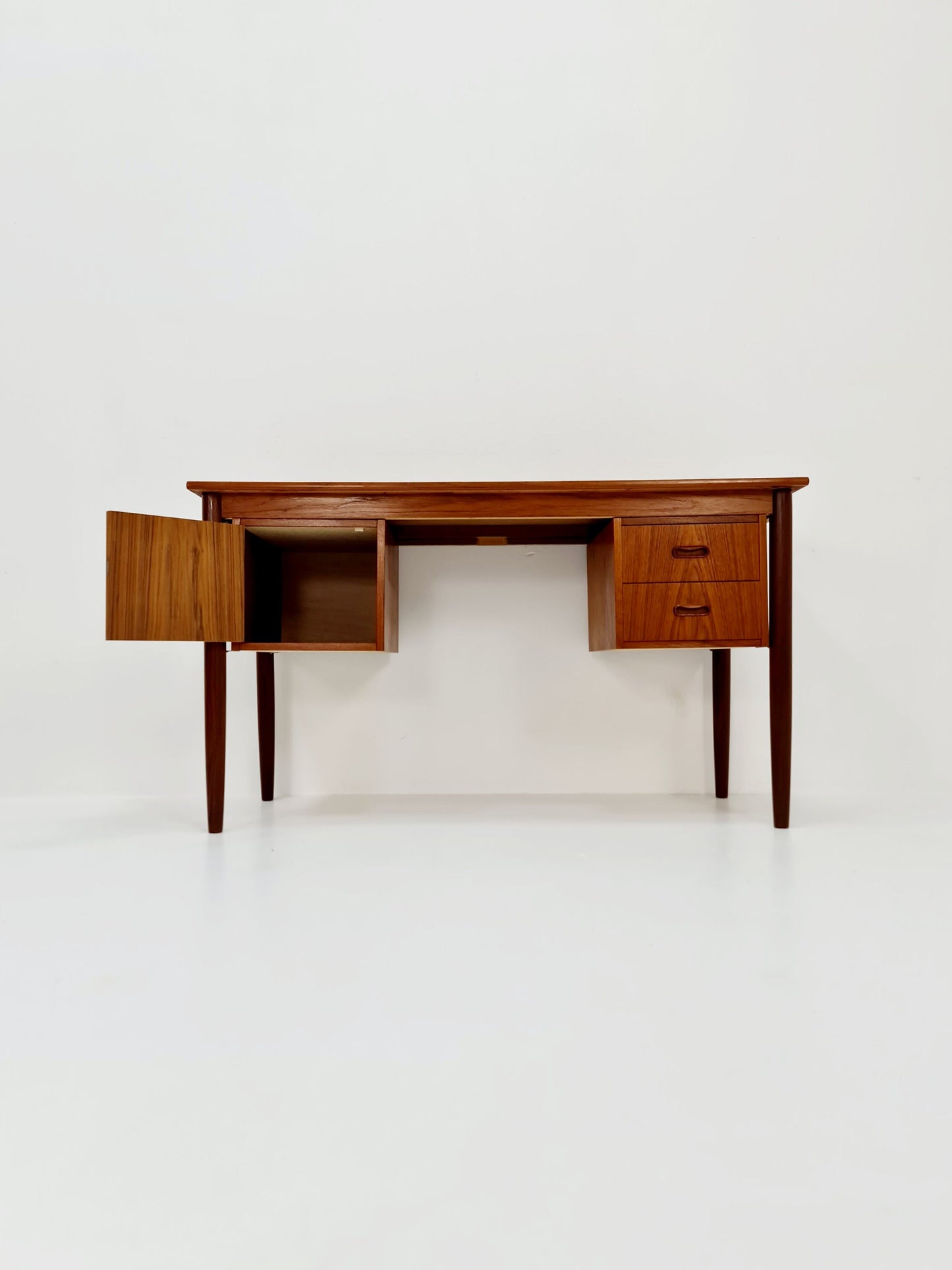 Mid-century Danish teak desk by Egon Jensen for Hanbjerg Møbelfabrik, Tibergaard, 1960s
