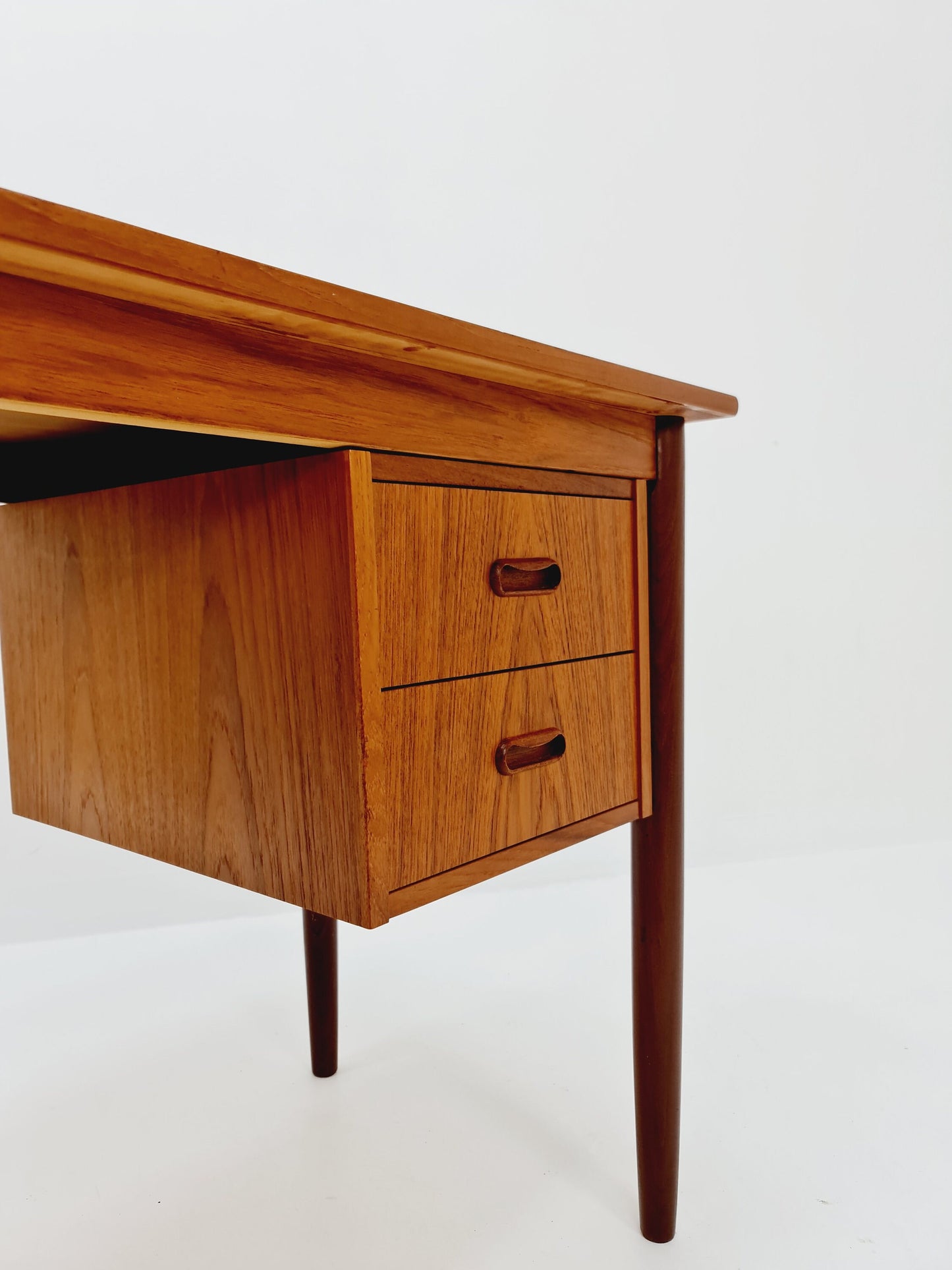 Mid-century Danish teak desk by Egon Jensen for Hanbjerg Møbelfabrik, Tibergaard, 1960s
