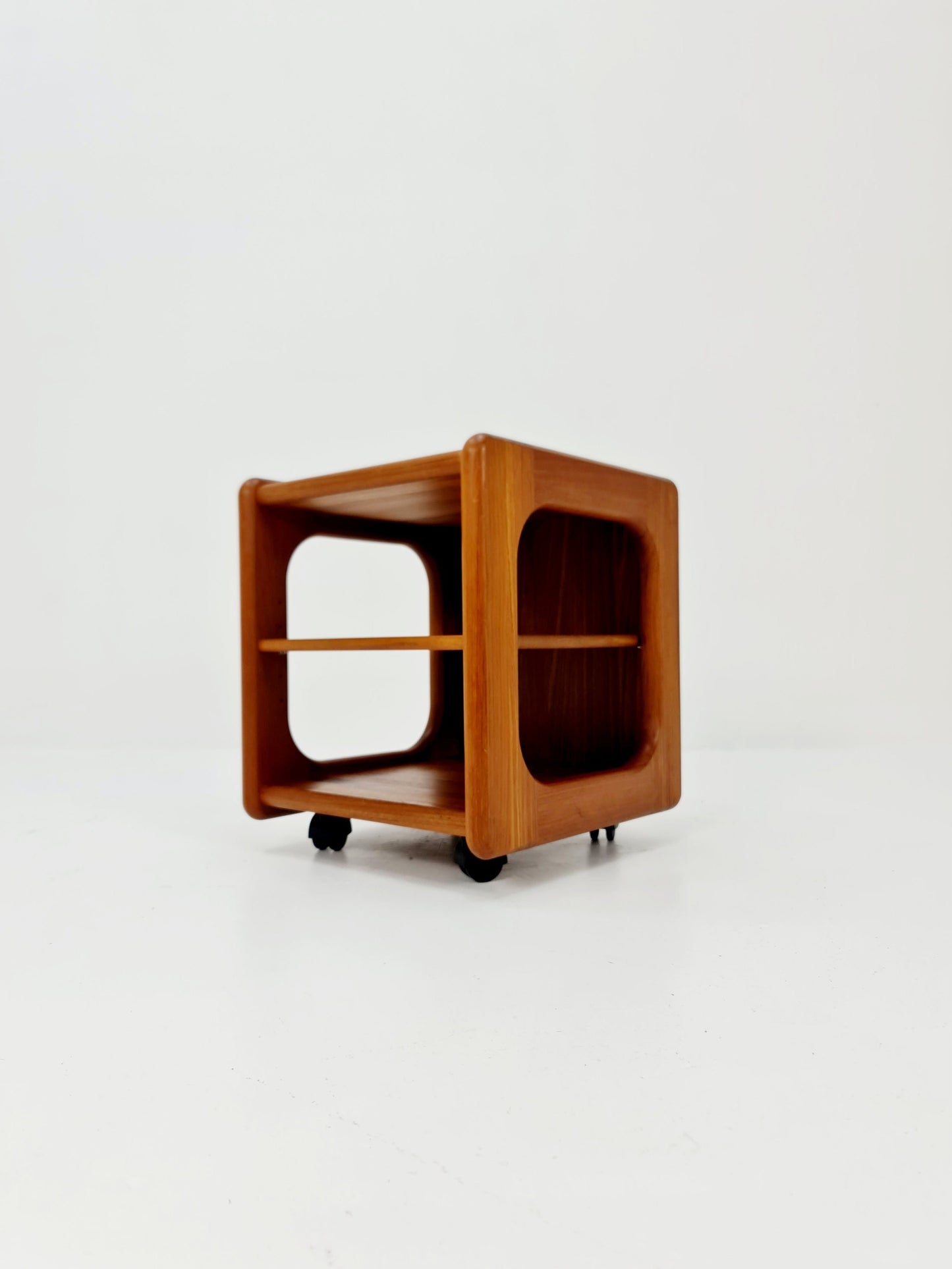Vintage mid century danish trolley in solid teak/ bar cart By Dyrlund , 1960s