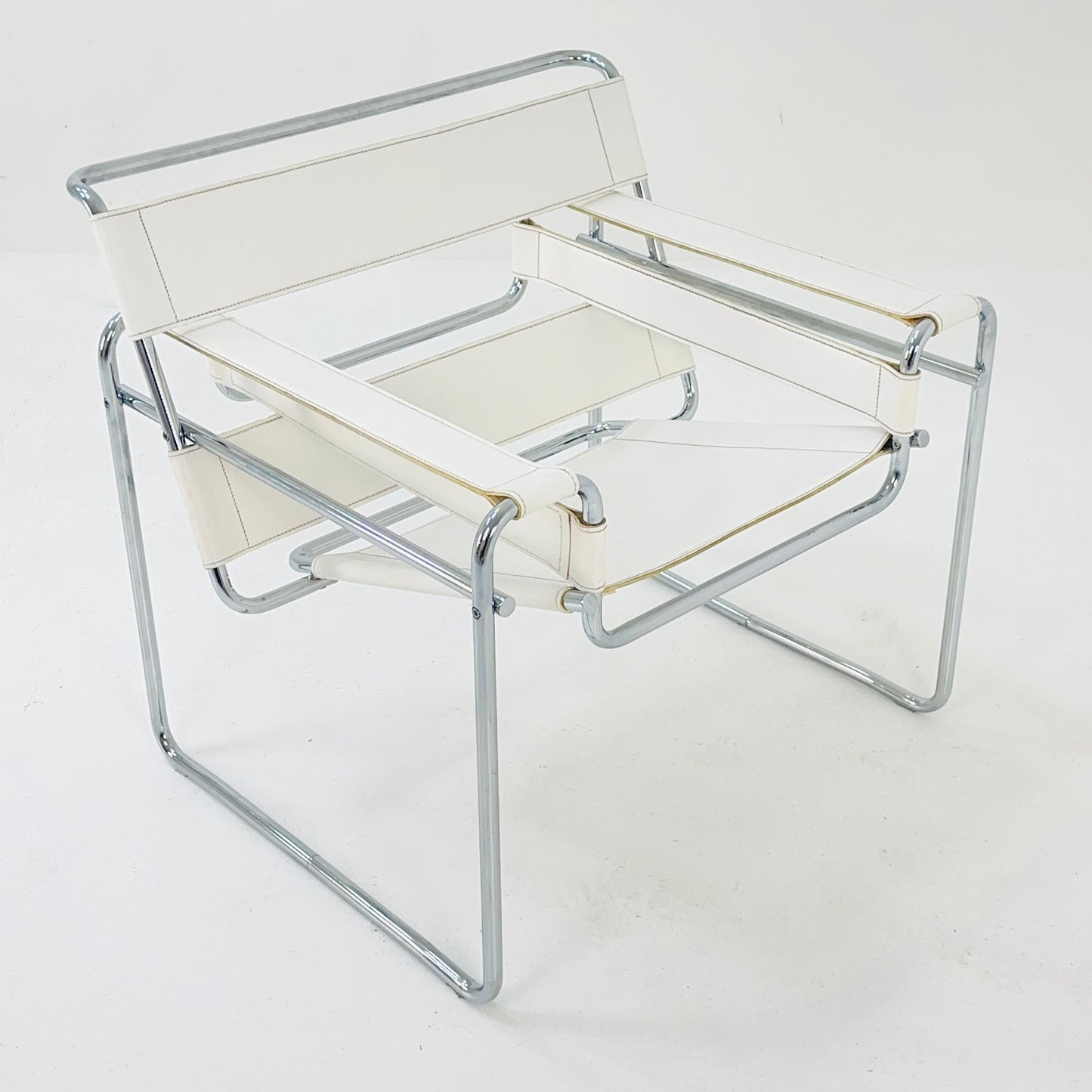 Mid century B3 Wassily white lounge Chair by Marcel Breuer for Gavina, 1980s