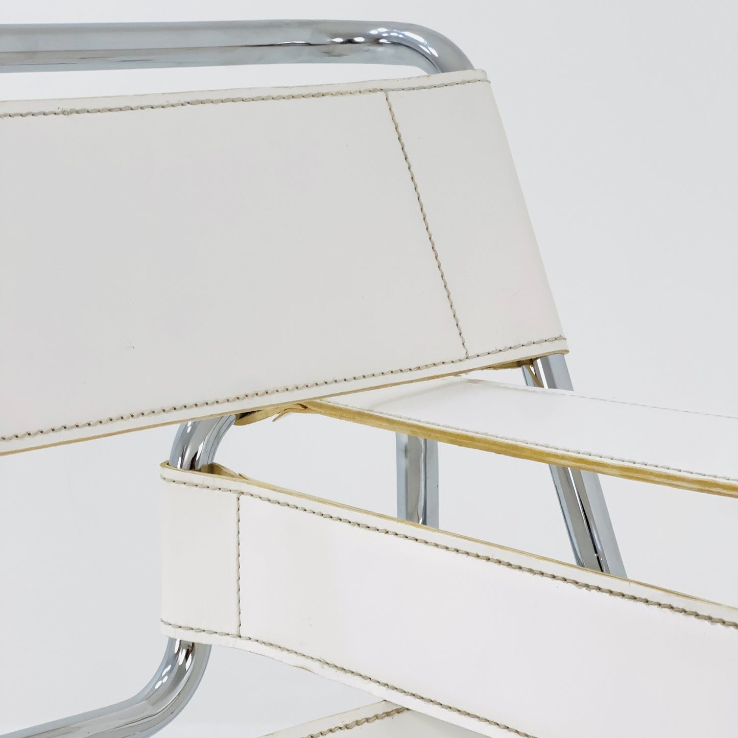 Mid century B3 Wassily white lounge Chair by Marcel Breuer for Gavina, 1980s