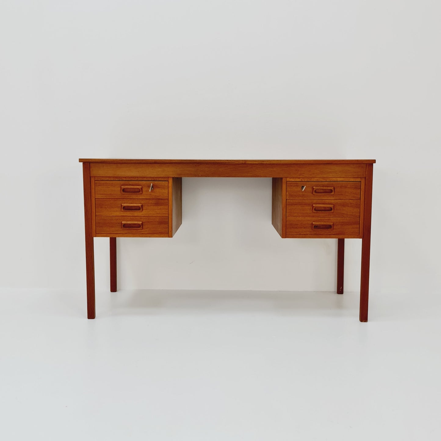Midcentury danish Scandinavian Desk in teak, 1960s