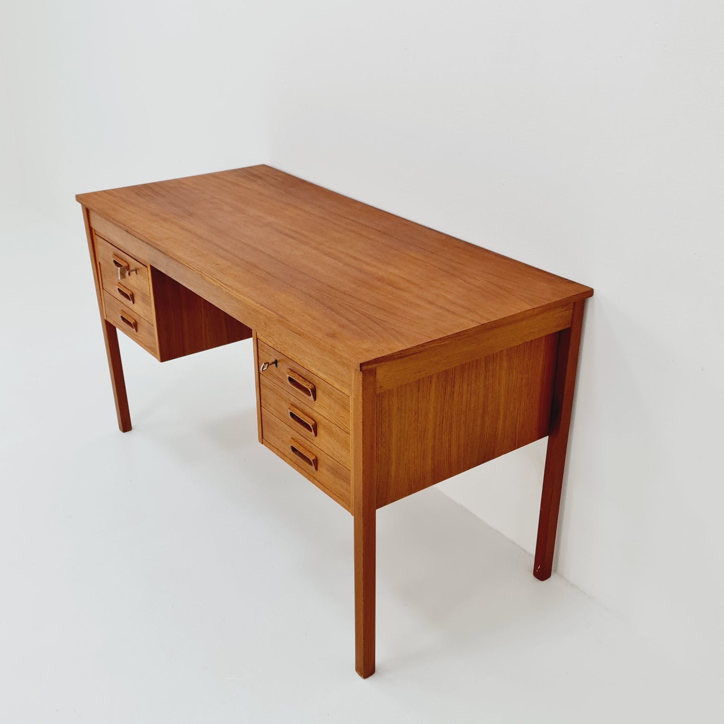 Midcentury danish Scandinavian Desk in teak, 1960s