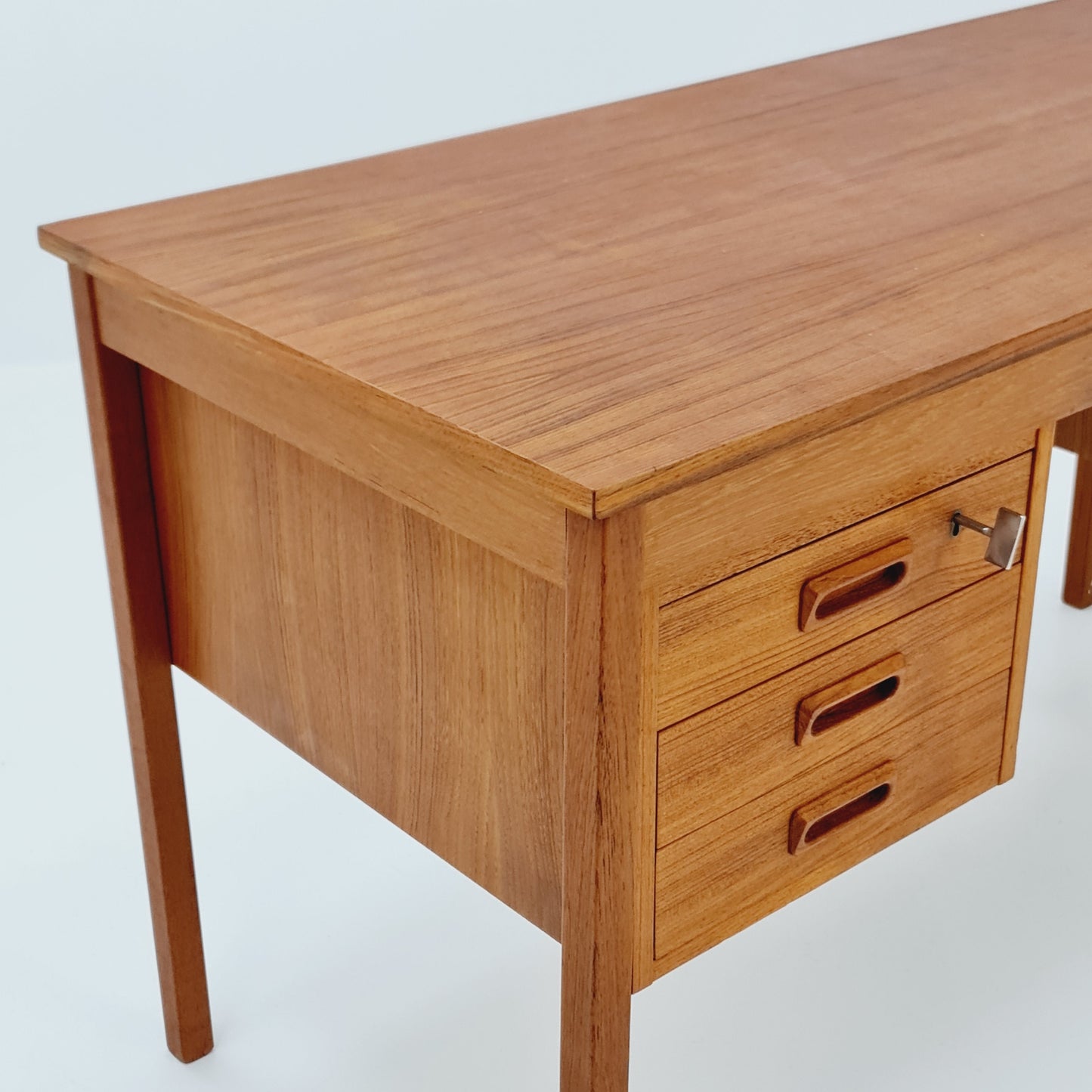 Midcentury danish Scandinavian Desk in teak, 1960s