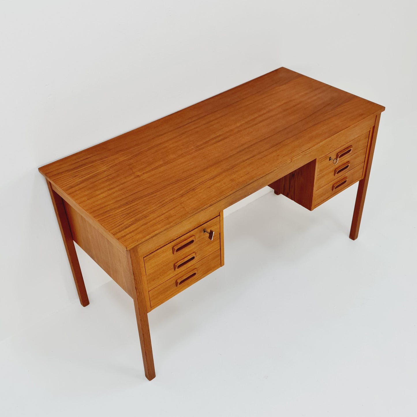 Midcentury danish Scandinavian Desk in teak, 1960s