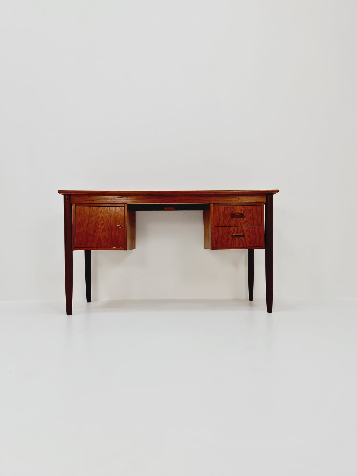 Mid-century Danish teak desk by Egon Jensen for Hanbjerg Møbelfabrik, Tibergaard, 1960s