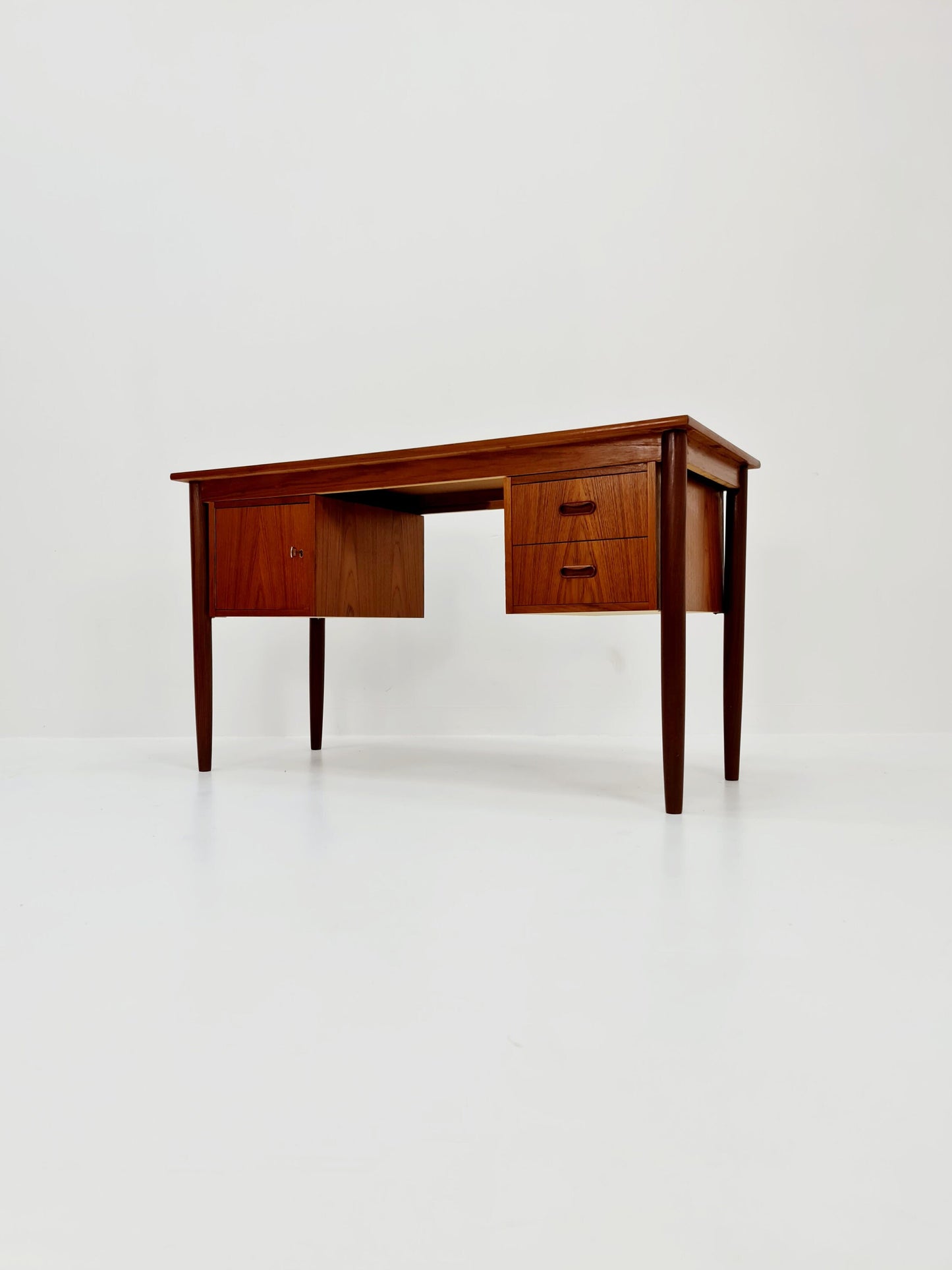 Mid-century Danish teak desk by Egon Jensen for Hanbjerg Møbelfabrik, Tibergaard, 1960s