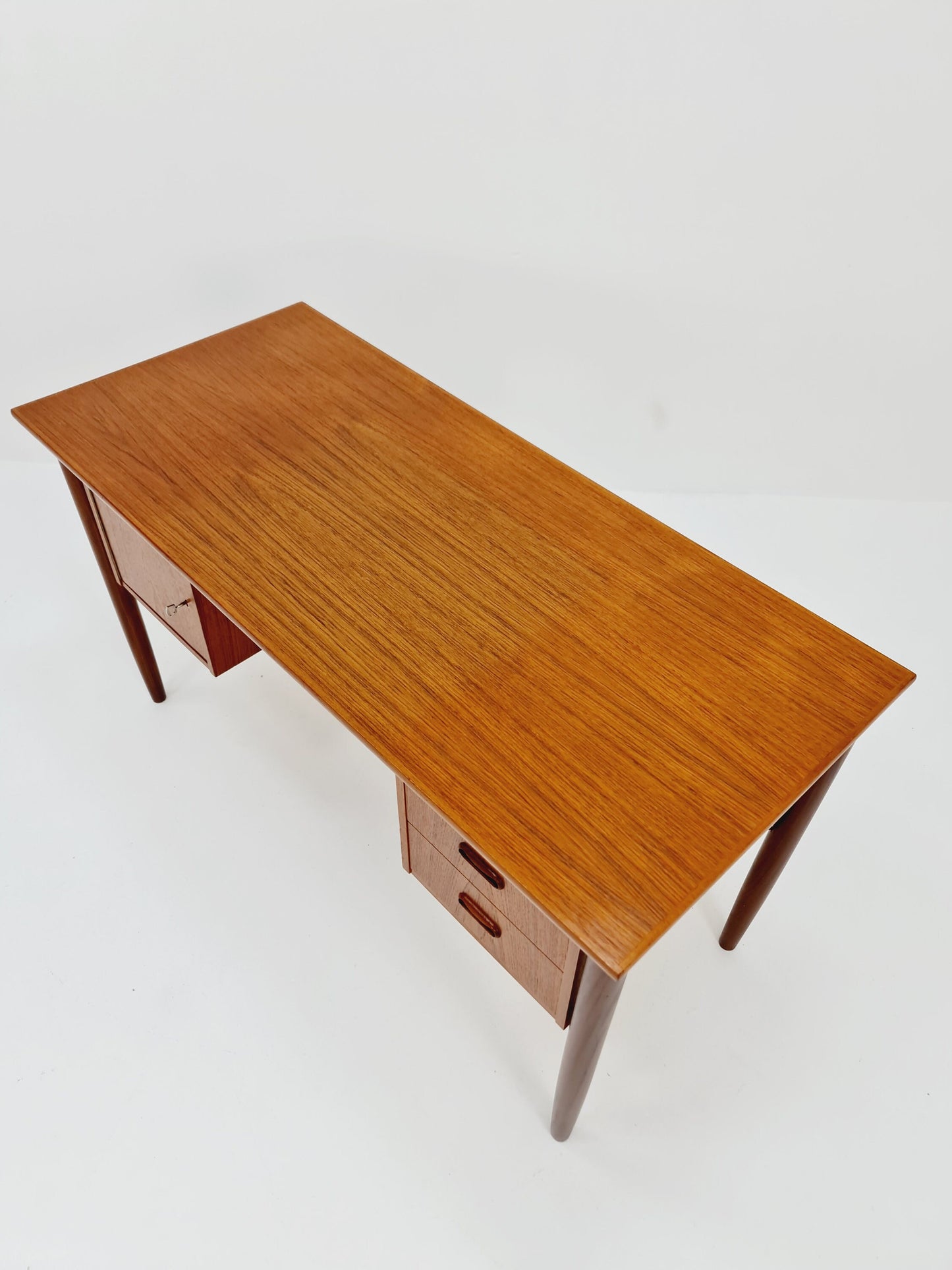 Mid-century Danish teak desk by Egon Jensen for Hanbjerg Møbelfabrik, Tibergaard, 1960s