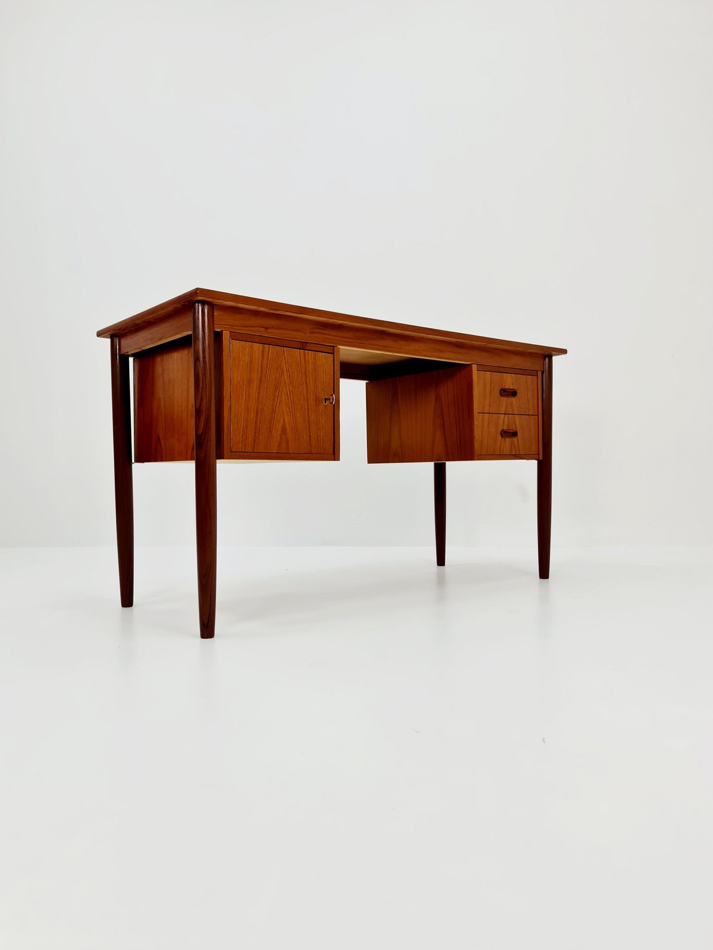Mid-century Danish teak desk by Egon Jensen for Hanbjerg Møbelfabrik, Tibergaard, 1960s