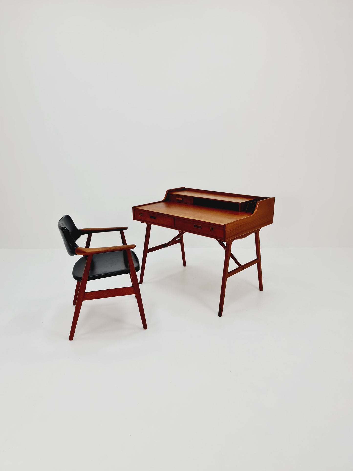 Danish teak Freesanding desk, model 65 Desk by Arne Wahl Ivrsen , 1960s