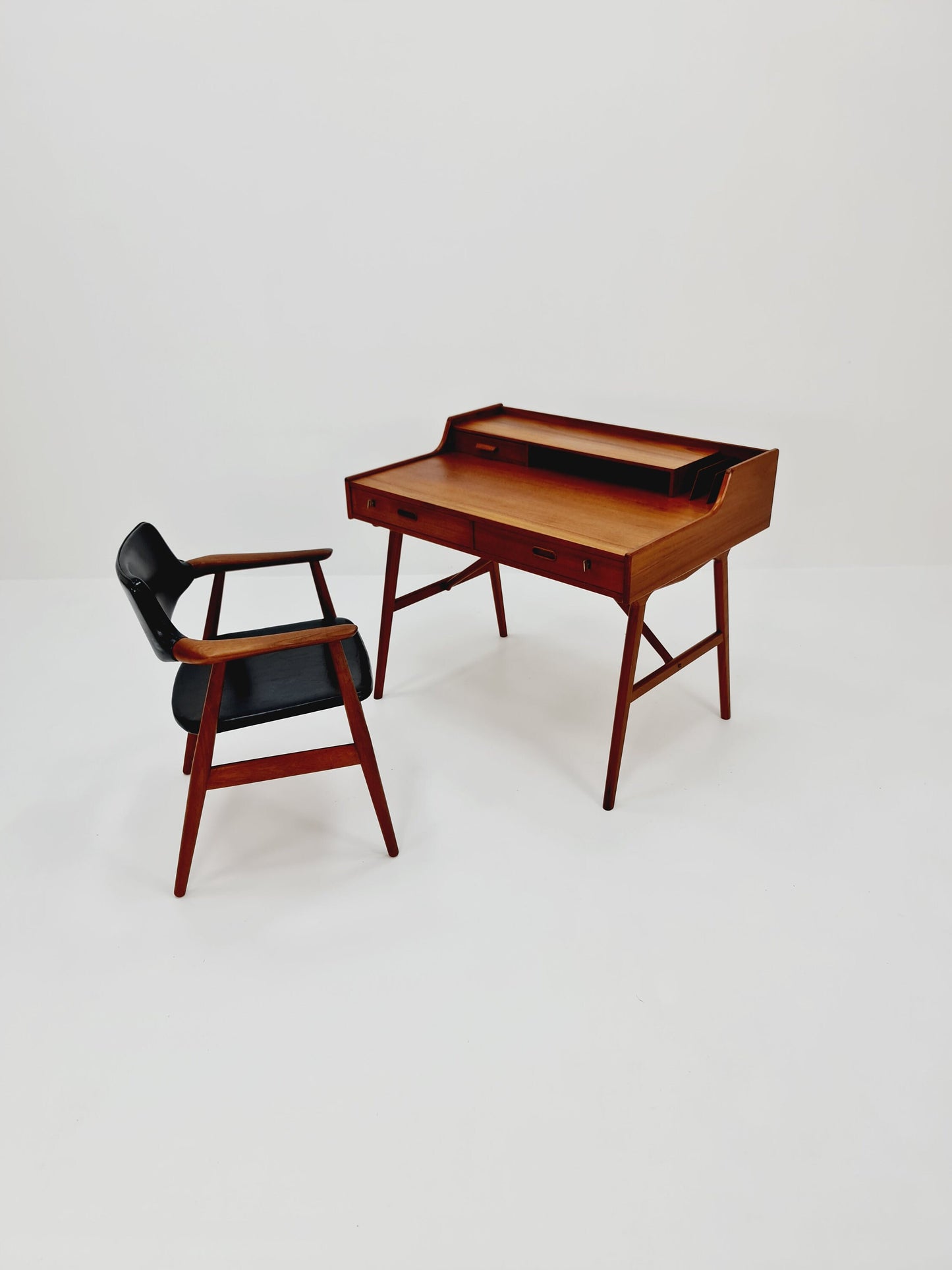 Danish teak Freesanding desk, model 65 Desk by Arne Wahl Ivrsen , 1960s