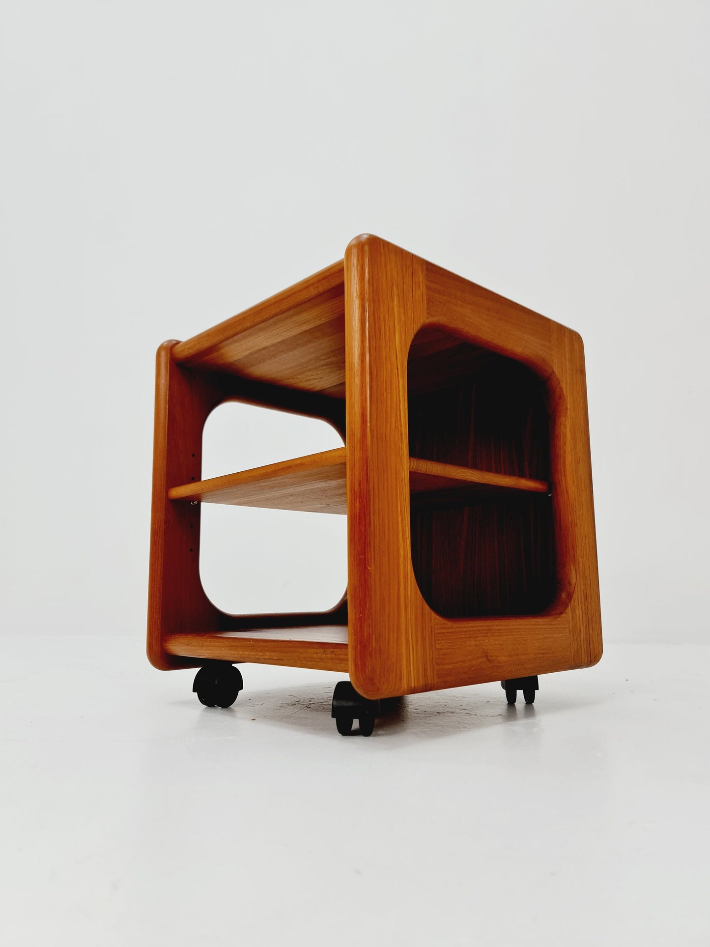 Vintage mid century danish trolley in solid teak/ bar cart By Dyrlund , 1960s